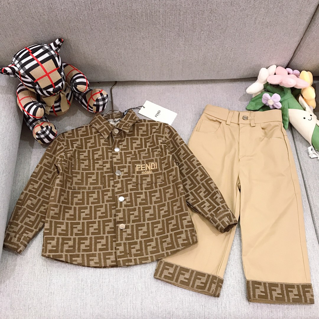 Alta costura solo cambio de talla @238 Tallas: 90-150 FEND* Estilo moderno y de moda ~ Conjunto vaquero Réplica origina…