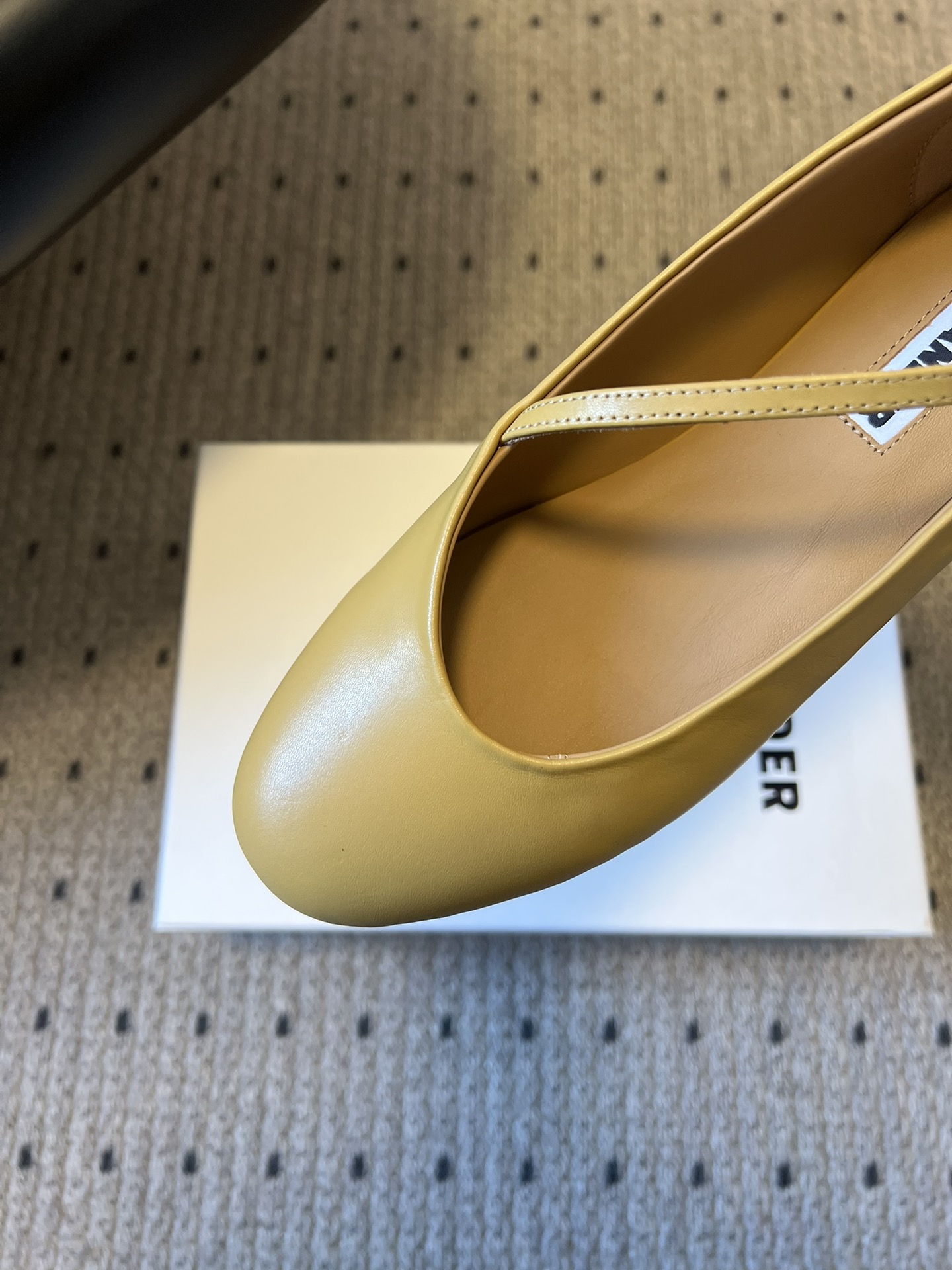 Jil sande* 26AW新款芭蕾舞鞋JIL SANDER芭蕾鞋｜把法式浪漫揉进极简风骨，交叉绑带的