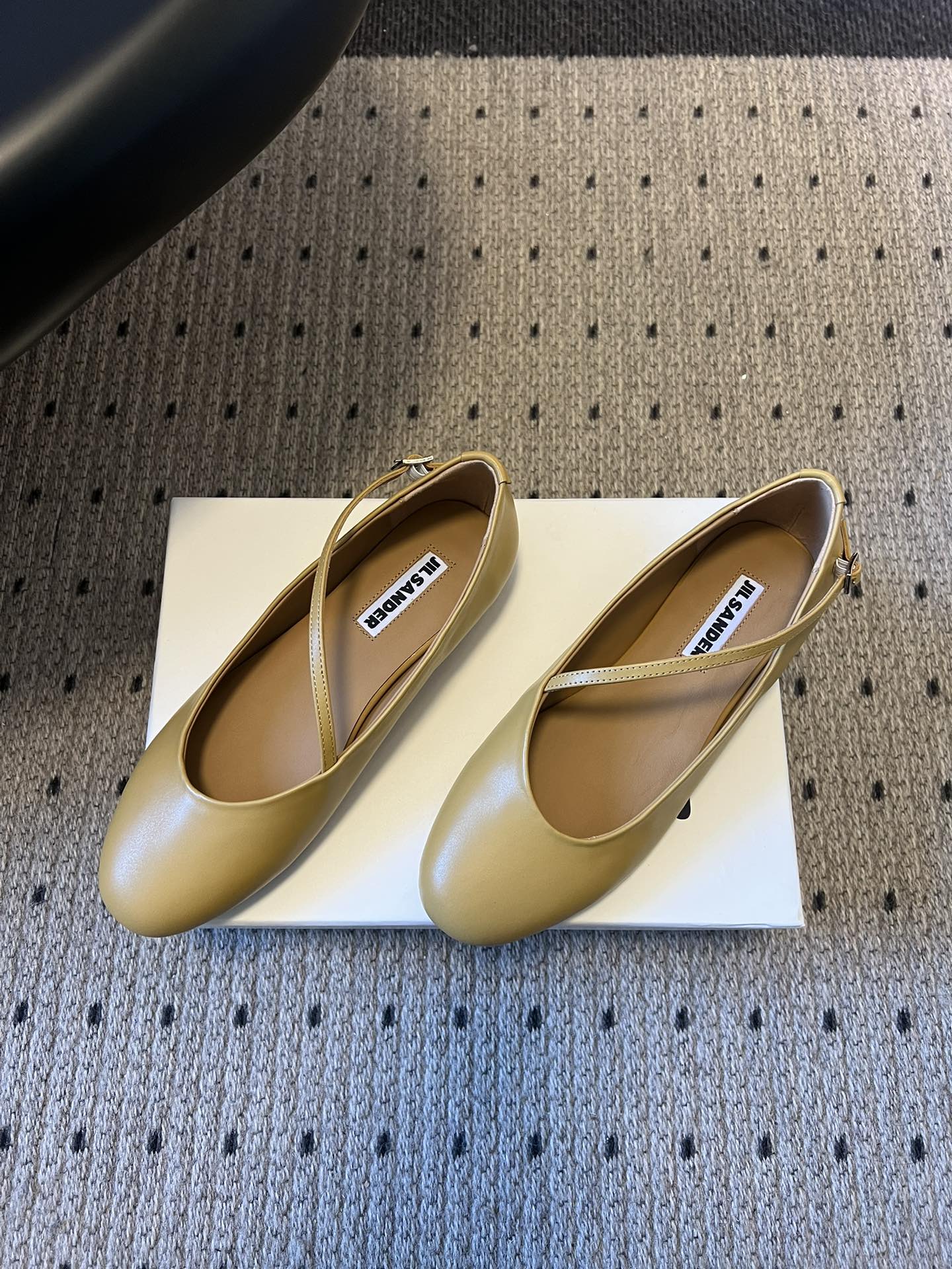 Jil sande* 26AW新款芭蕾舞鞋JIL SANDER芭蕾鞋｜把法式浪漫揉进极简风骨，交叉绑带的