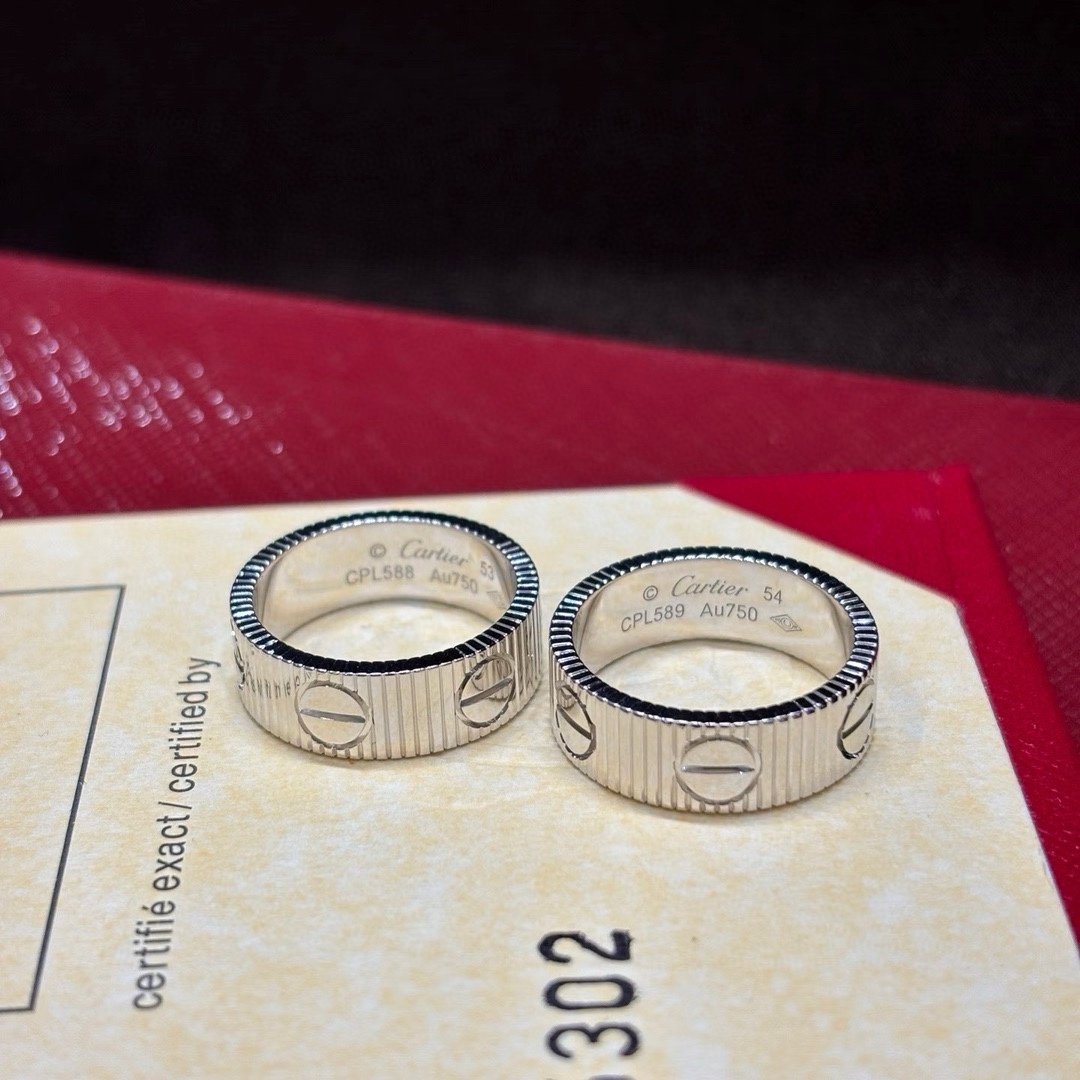Cartier 新款 夏天 款 简约的设计 超 又显手白 简直爱了 又可以跟其他款式叠搭一起