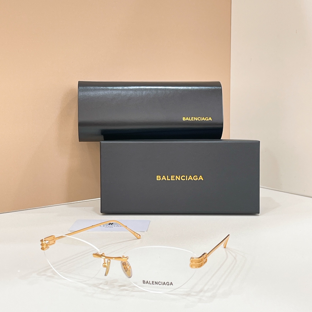 ￼ ￼ BALENCIAG*巴黎*世家⚜️⚜️⚜️MODEL：BB0486S⚜️⚜️⚜️SIZE：61口