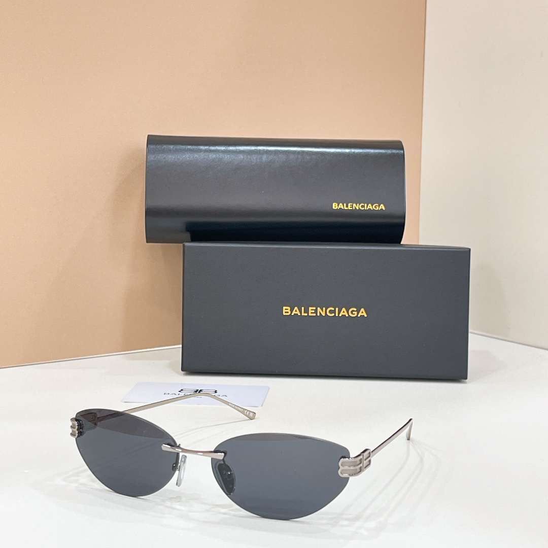￼ ￼ BALENCIAG*巴黎*世家⚜️⚜️⚜️MODEL：BB0486S⚜️⚜️⚜️SIZE：61口