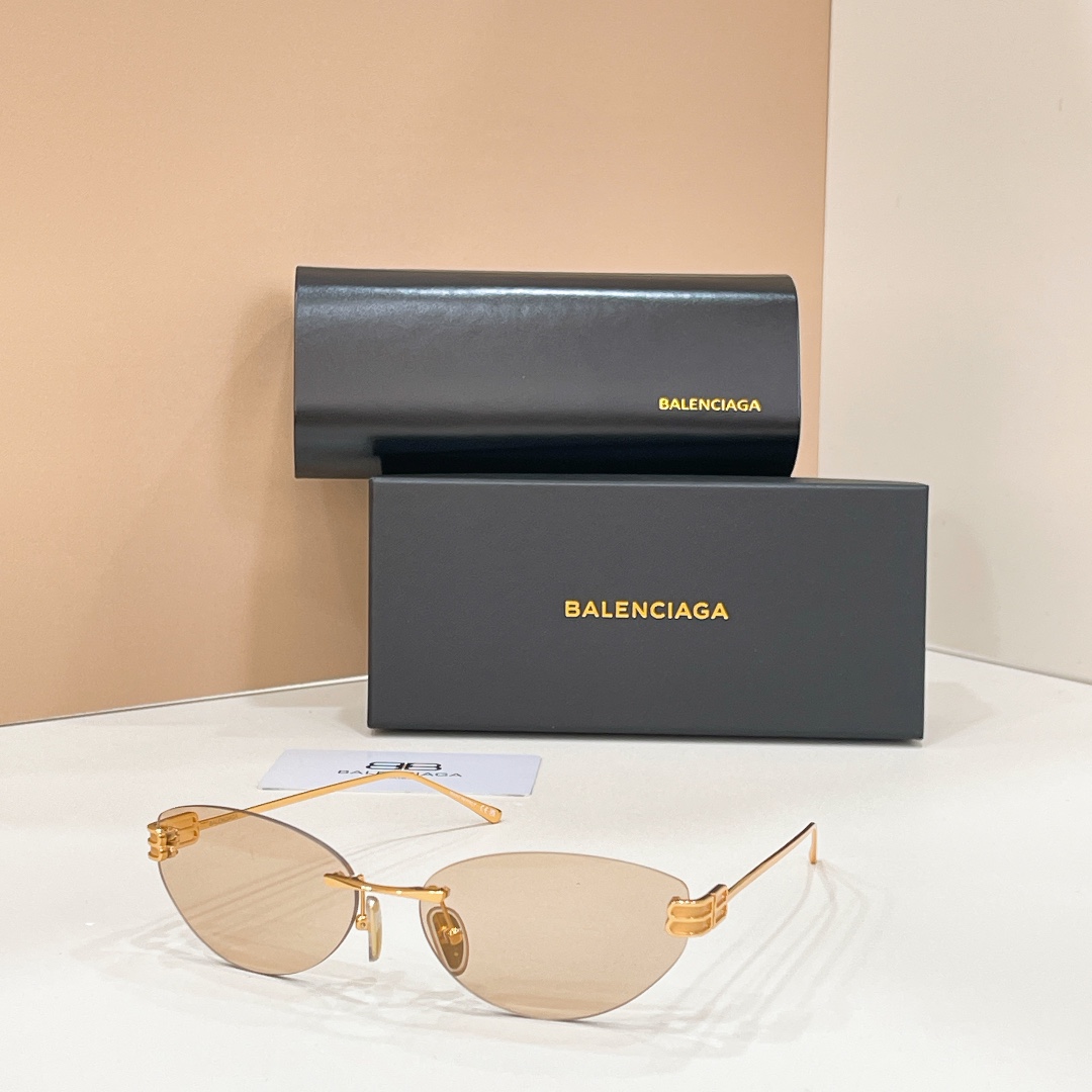 ￼ ￼ BALENCIAG*巴黎*世家⚜️⚜️⚜️MODEL：BB0486S⚜️⚜️⚜️SIZE：61口
