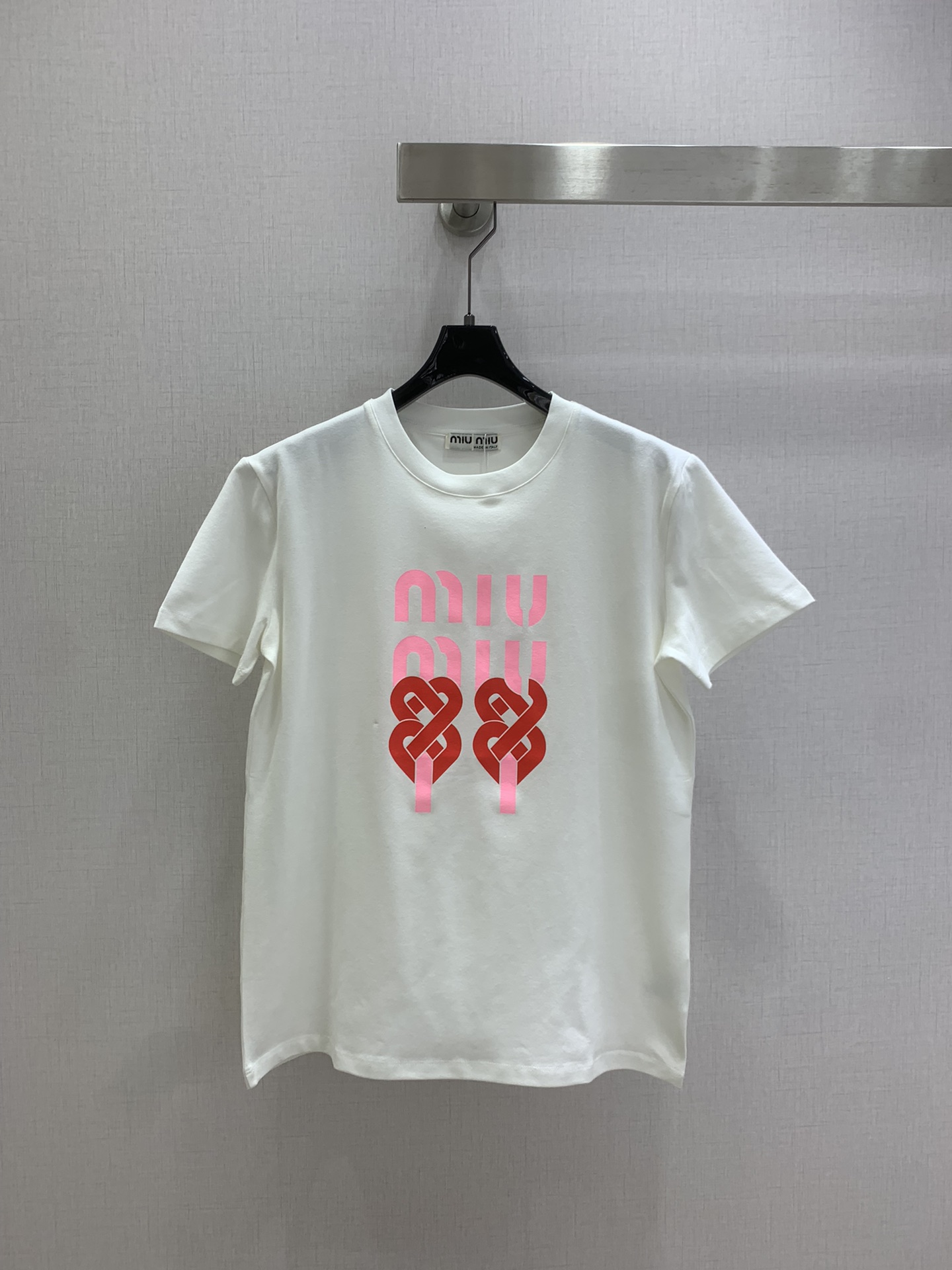 NO:739077,Highly recommended 2026 early spring new letter round neck short-sleeved T-shirt; made of cotton fabric with soft and delicate texture; customized washed wheat accessories. The fit is comfortable and good-looking!  Two colors SML code high quality ABC,,T-shirt,tees,t-shirt,19860909强烈推荐 2026早春新款 字母圆领短袖T恤；采用棉面料质感柔软细腻；定制洗水麦辅料齐.版型合身上身效果舒适好看！两个色 SML码 高品质ABC,,T-shirt,tees，t-shirt,,Women's clothing