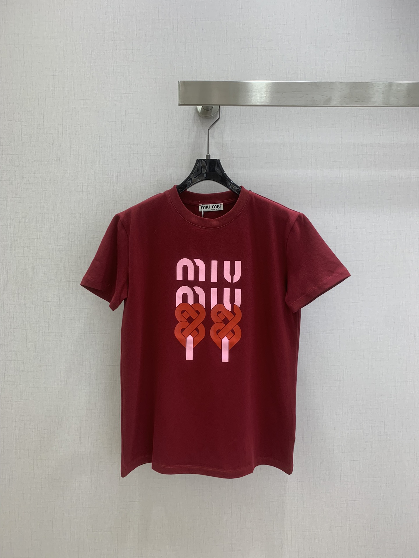 NO:739073,Highly recommended 2026 early spring new letter round neck short-sleeved T-shirt; made of cotton fabric with soft and delicate texture; customized washed wheat accessories. The fit is comfortable and good-looking!  Two colors SML code high quality ABC,,T-shirt,tees,t-shirt,19860909强烈推荐 2026早春新款 字母圆领短袖T恤；采用棉面料质感柔软细腻；定制洗水麦辅料齐.版型合身上身效果舒适好看！两个色 SML码 高品质ABC,,T-shirt,tees，t-shirt,,Women's clothing