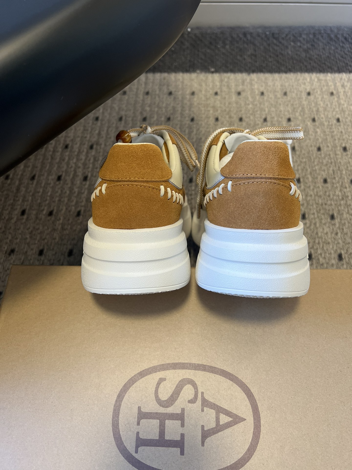 AS* 26ss 早春新品厚底复古小白鞋ASH这双也太会了！把海岛度假感焊在鞋上，麻绳编织鞋带+手工缝线