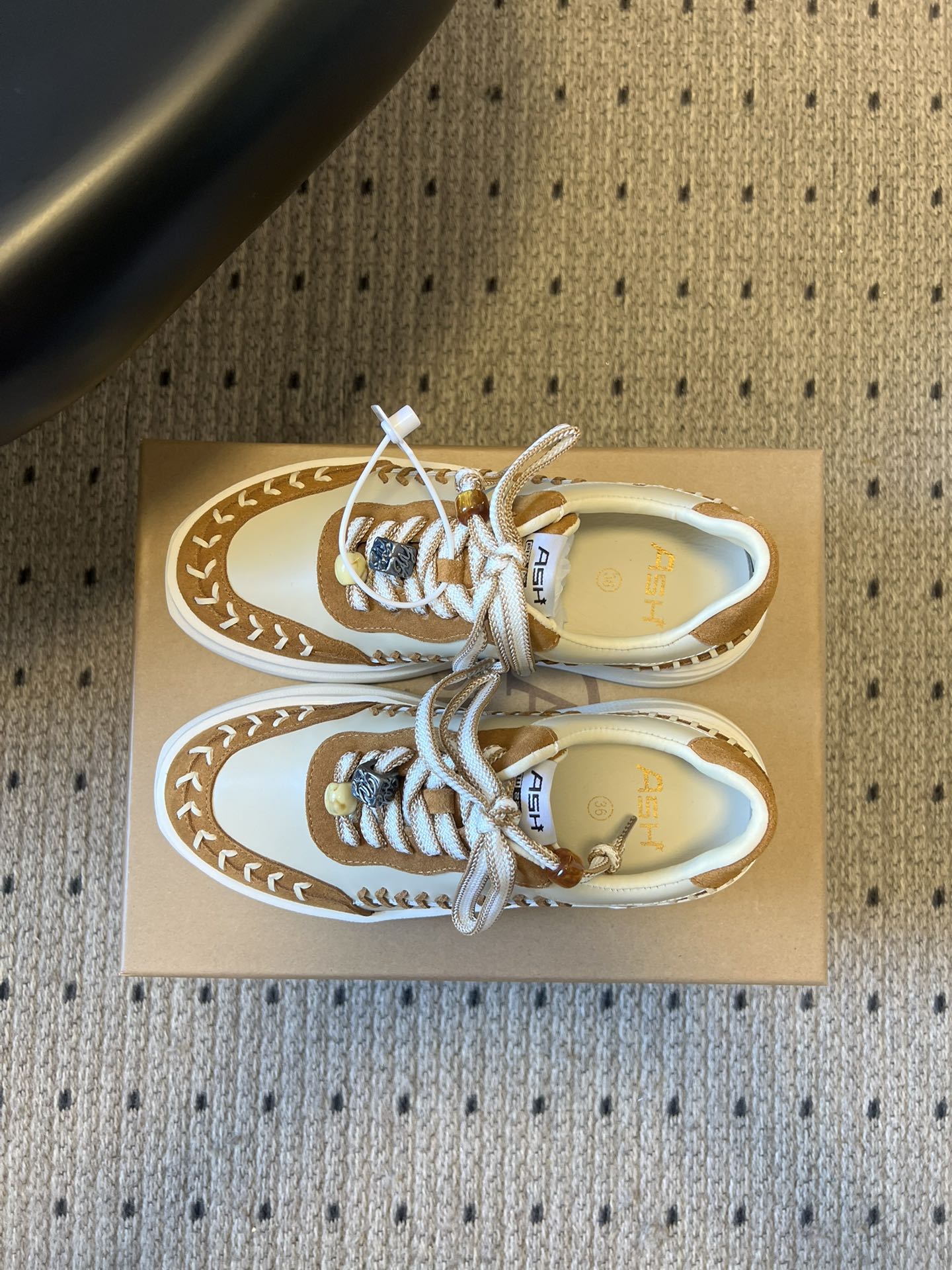 AS* 26ss 早春新品厚底复古小白鞋ASH这双也太会了！把海岛度假感焊在鞋上，麻绳编织鞋带+手工缝线