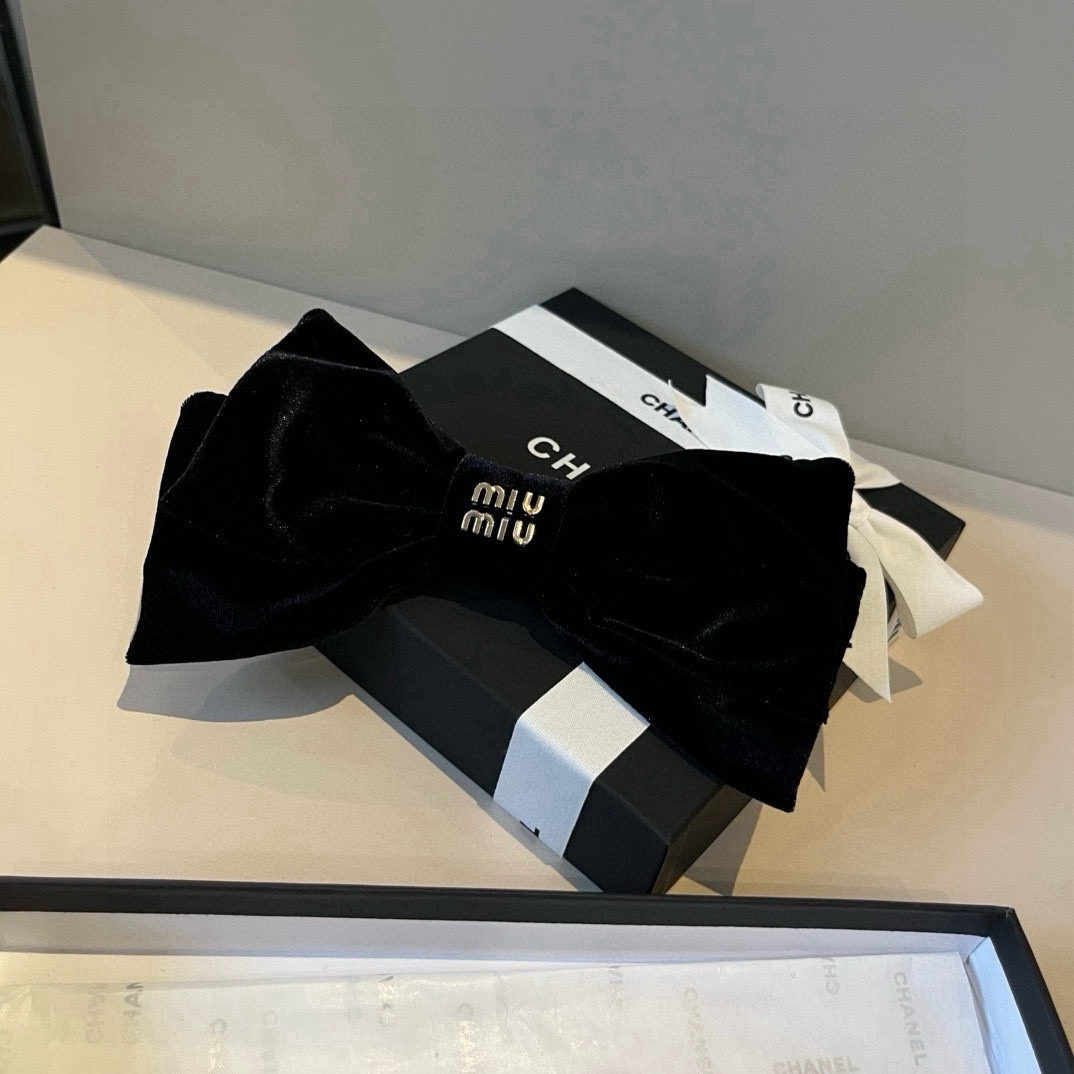 p miumiu缪缪新款顶夹