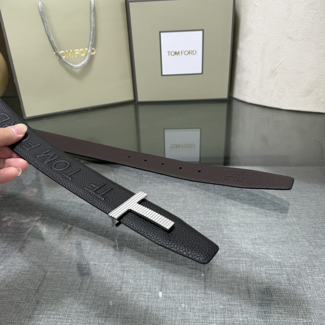 汤姆福特最新网红爆款双面头层牛皮专柜同步3.8宽新款上市了，原版牛皮，搭配铜扣，优雅，大方用的方便。谢谢