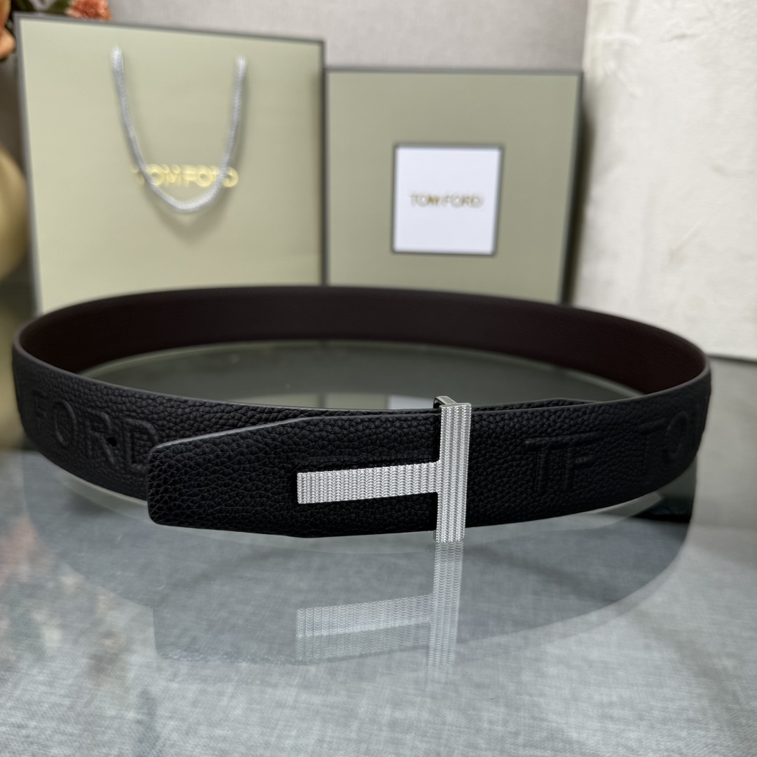 汤姆福特最新网红爆款双面头层牛皮专柜同步3.8宽新款上市了，原版牛皮，搭配铜扣，优雅，大方用的方便。谢谢