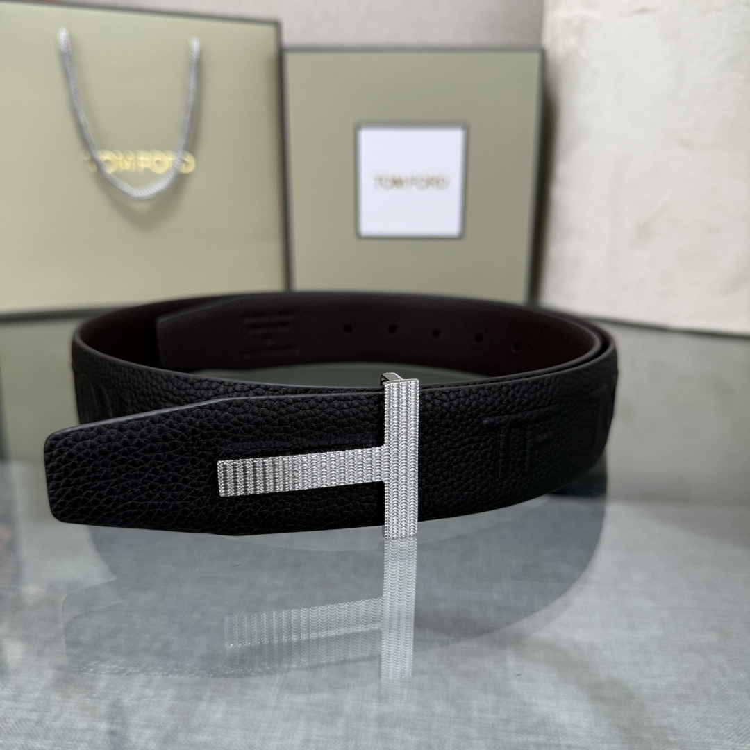 汤姆福特最新网红爆款双面头层牛皮专柜同步3.8宽新款上市了，原版牛皮，搭配铜扣，优雅，大方用的方便。谢谢