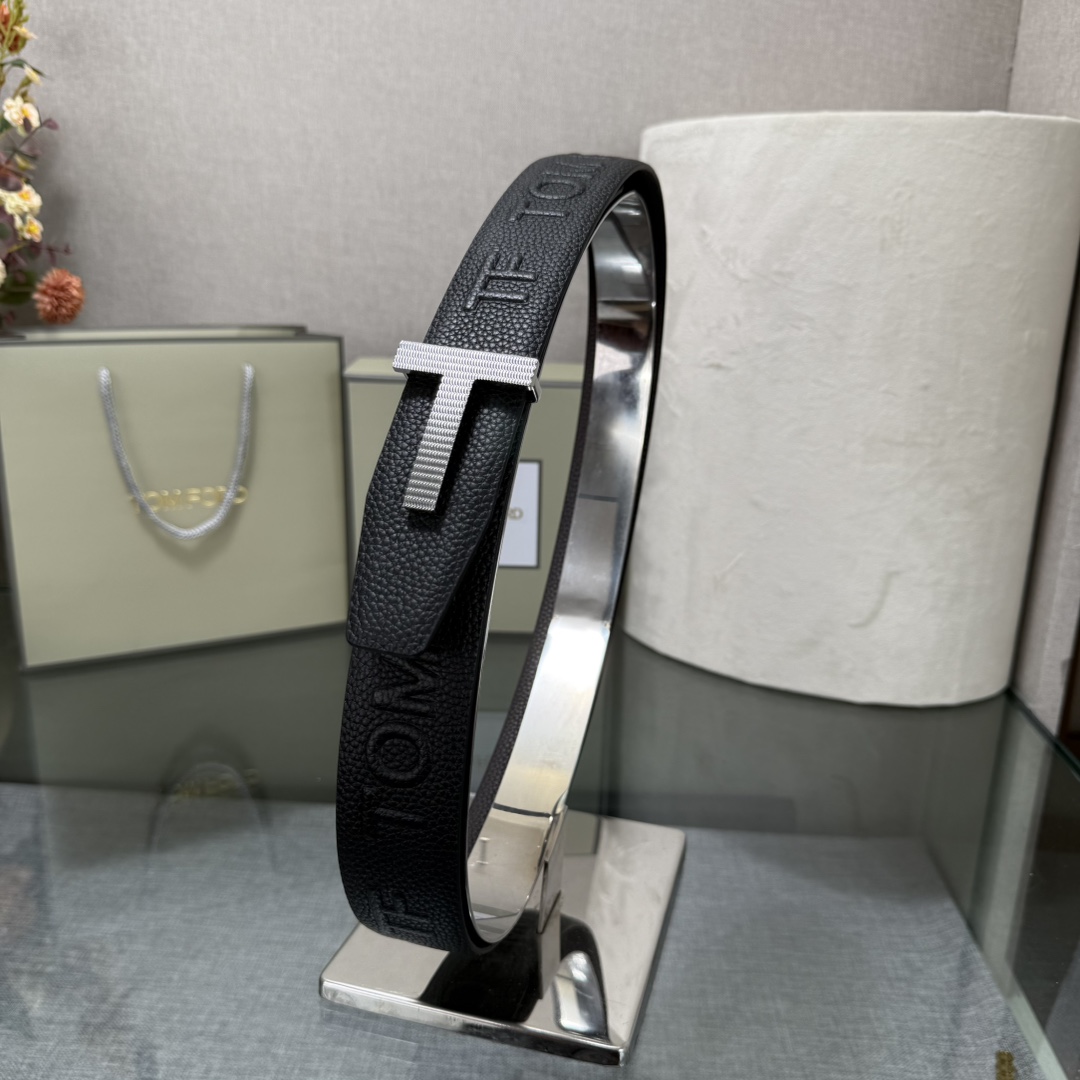 汤姆福特最新网红爆款双面头层牛皮专柜同步3.8宽新款上市了，原版牛皮，搭配铜扣，优雅，大方用的方便。谢谢