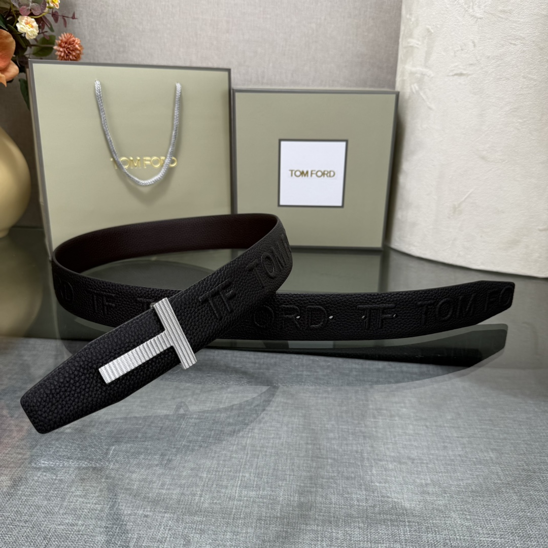 汤姆福特最新网红爆款双面头层牛皮专柜同步3.8宽新款上市了，原版牛皮，搭配铜扣，优雅，大方用的方便。谢谢