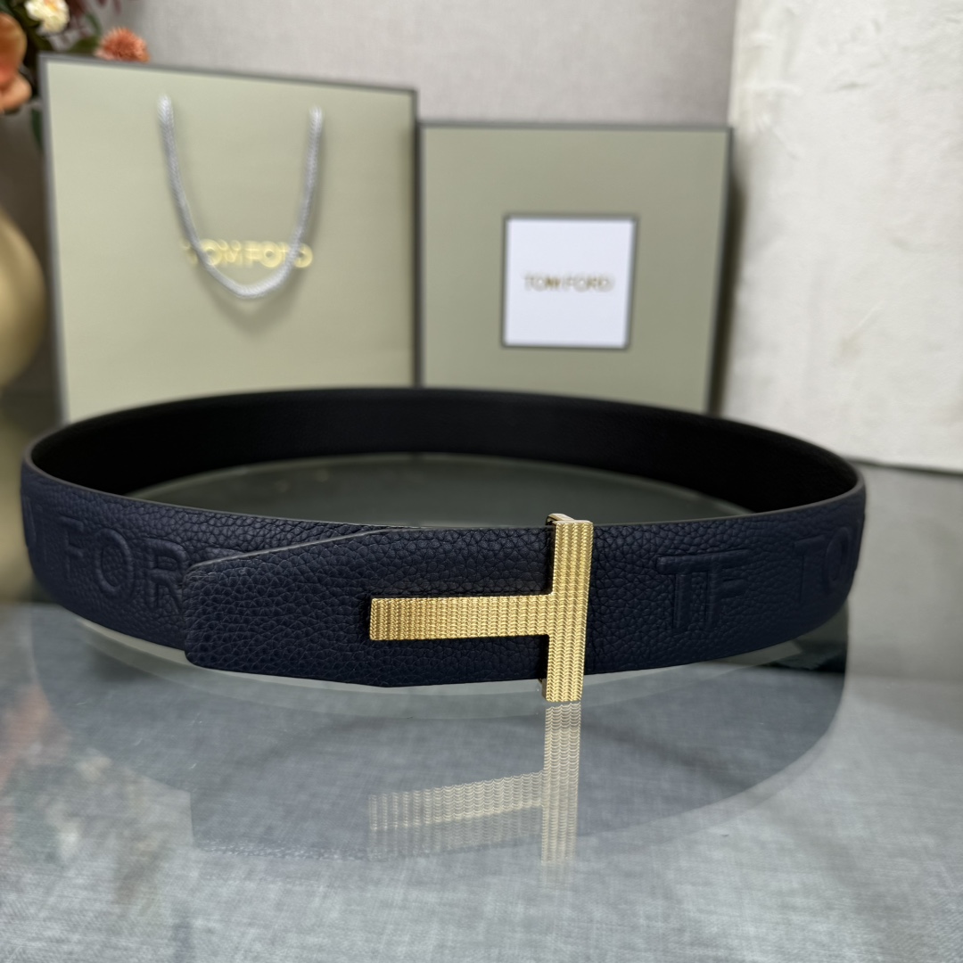 汤姆福特最新网红爆款双面头层牛皮专柜同步3.8宽新款上市了，原版牛皮，搭配铜扣，优雅，大方用的方便。谢谢