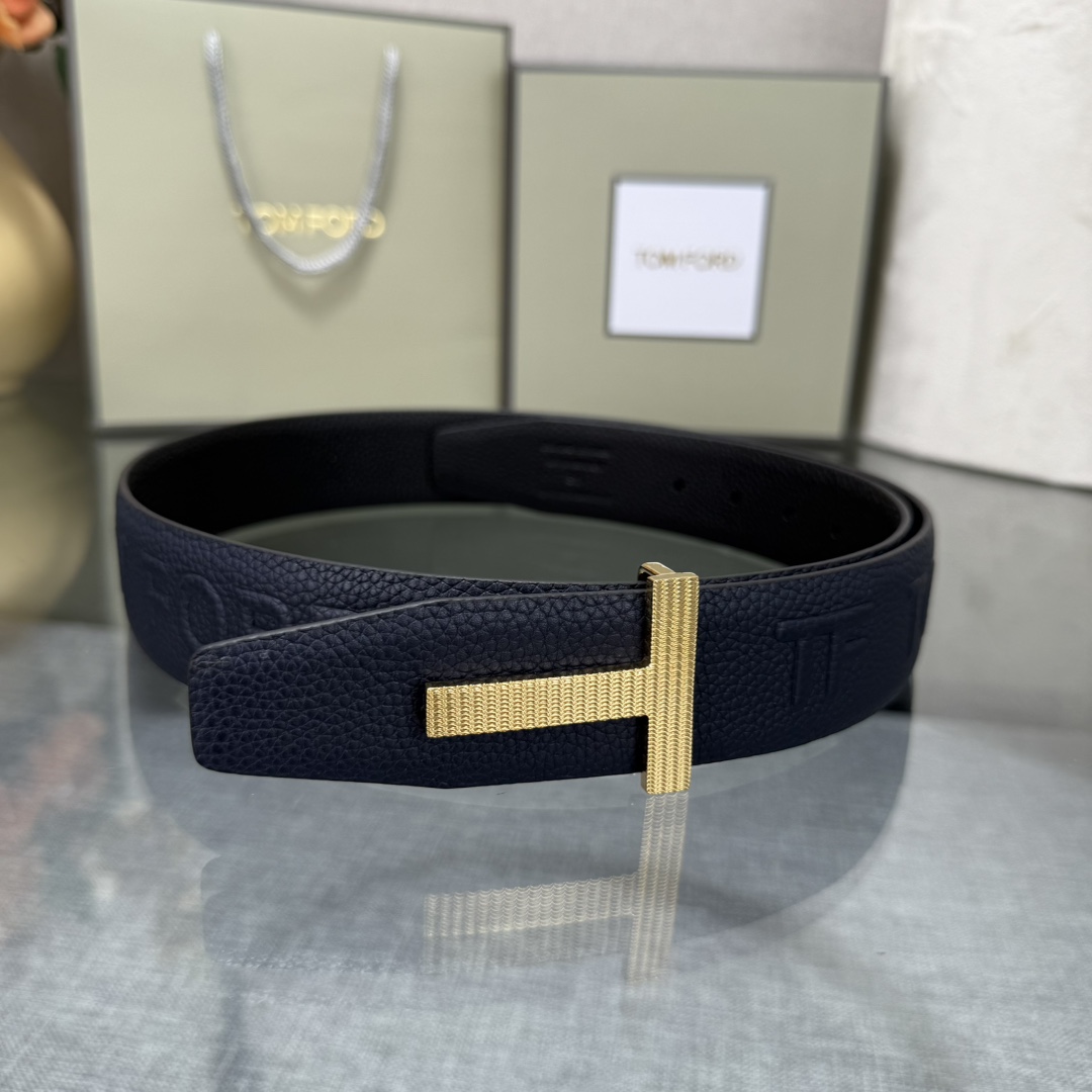 汤姆福特最新网红爆款双面头层牛皮专柜同步3.8宽新款上市了，原版牛皮，搭配铜扣，优雅，大方用的方便。谢谢