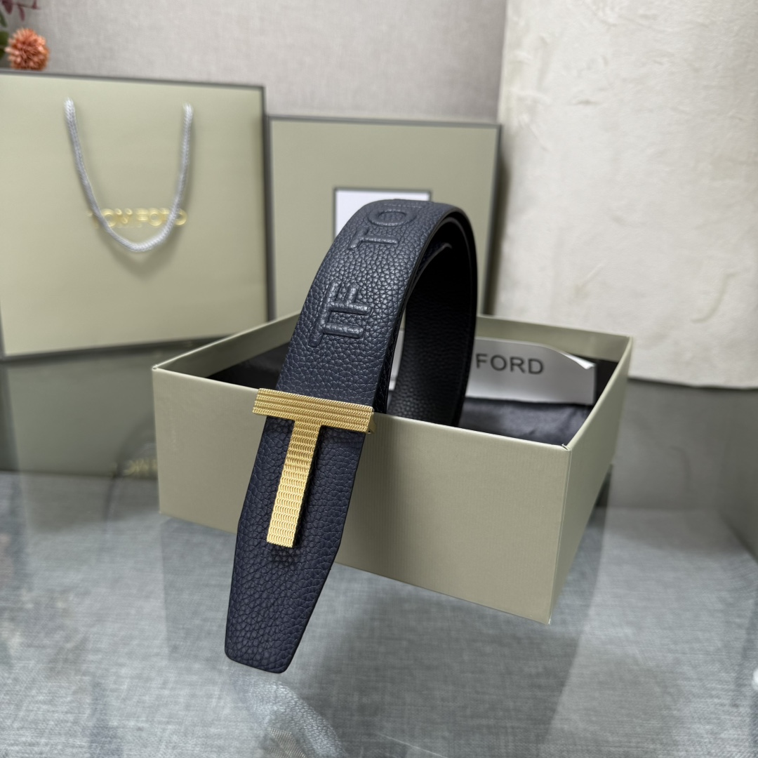 汤姆福特最新网红爆款双面头层牛皮专柜同步3.8宽新款上市了，原版牛皮，搭配铜扣，优雅，大方用的方便。谢谢