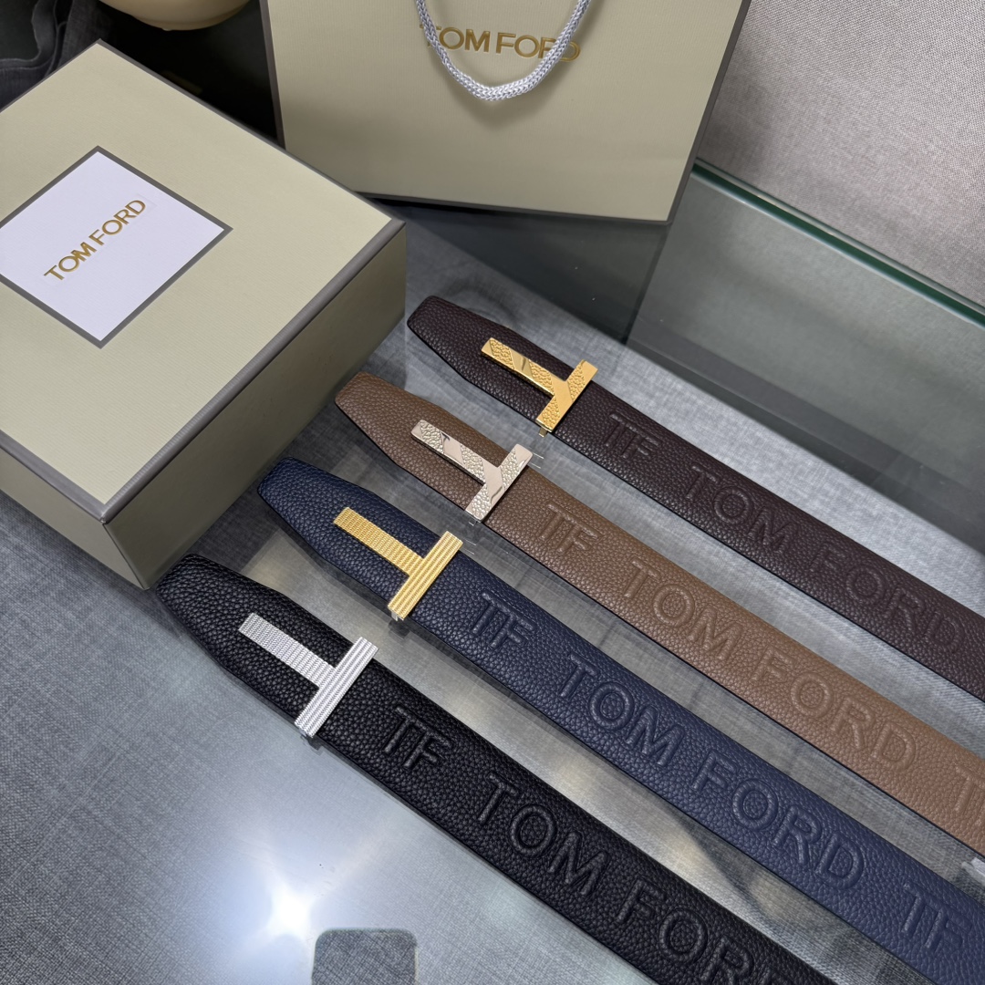 汤姆福特最新网红爆款双面头层牛皮专柜同步3.8宽新款上市了，原版牛皮，搭配铜扣，优雅，大方用的方便。谢谢