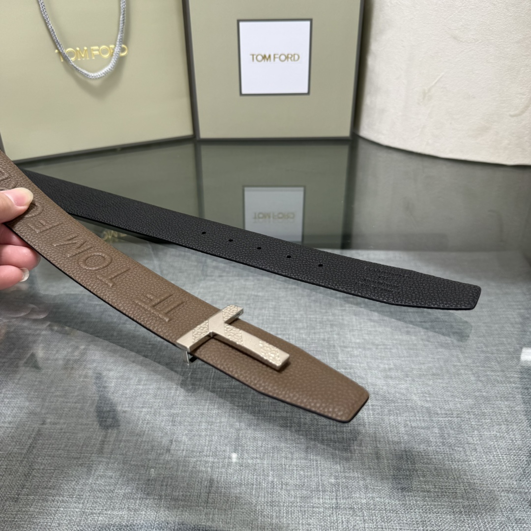 汤姆福特最新网红爆款双面头层牛皮专柜同步3.8宽新款上市了，原版牛皮，搭配铜扣，优雅，大方用的方便。谢谢