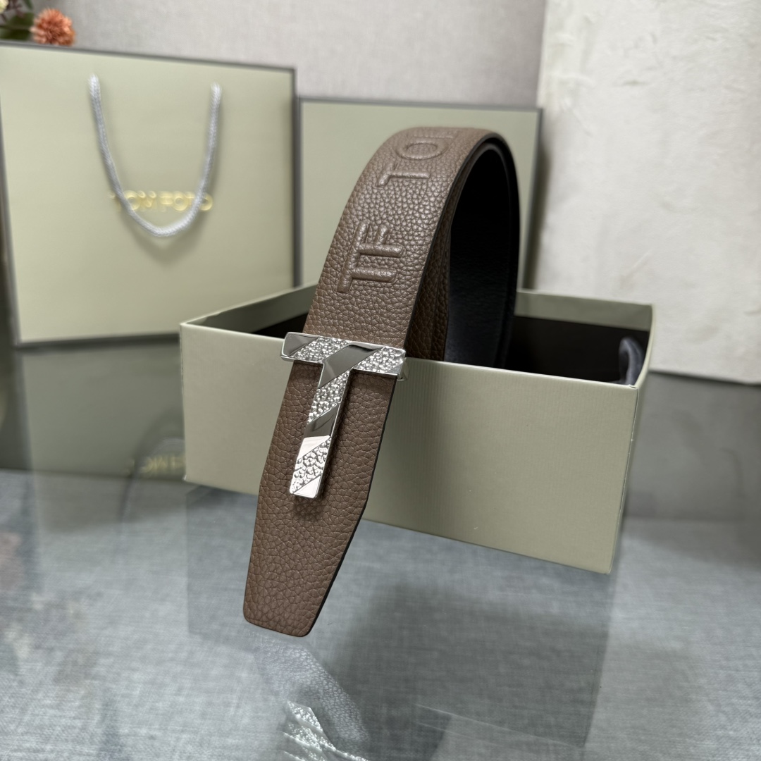 汤姆福特最新网红爆款双面头层牛皮专柜同步3.8宽新款上市了，原版牛皮，搭配铜扣，优雅，大方用的方便。谢谢