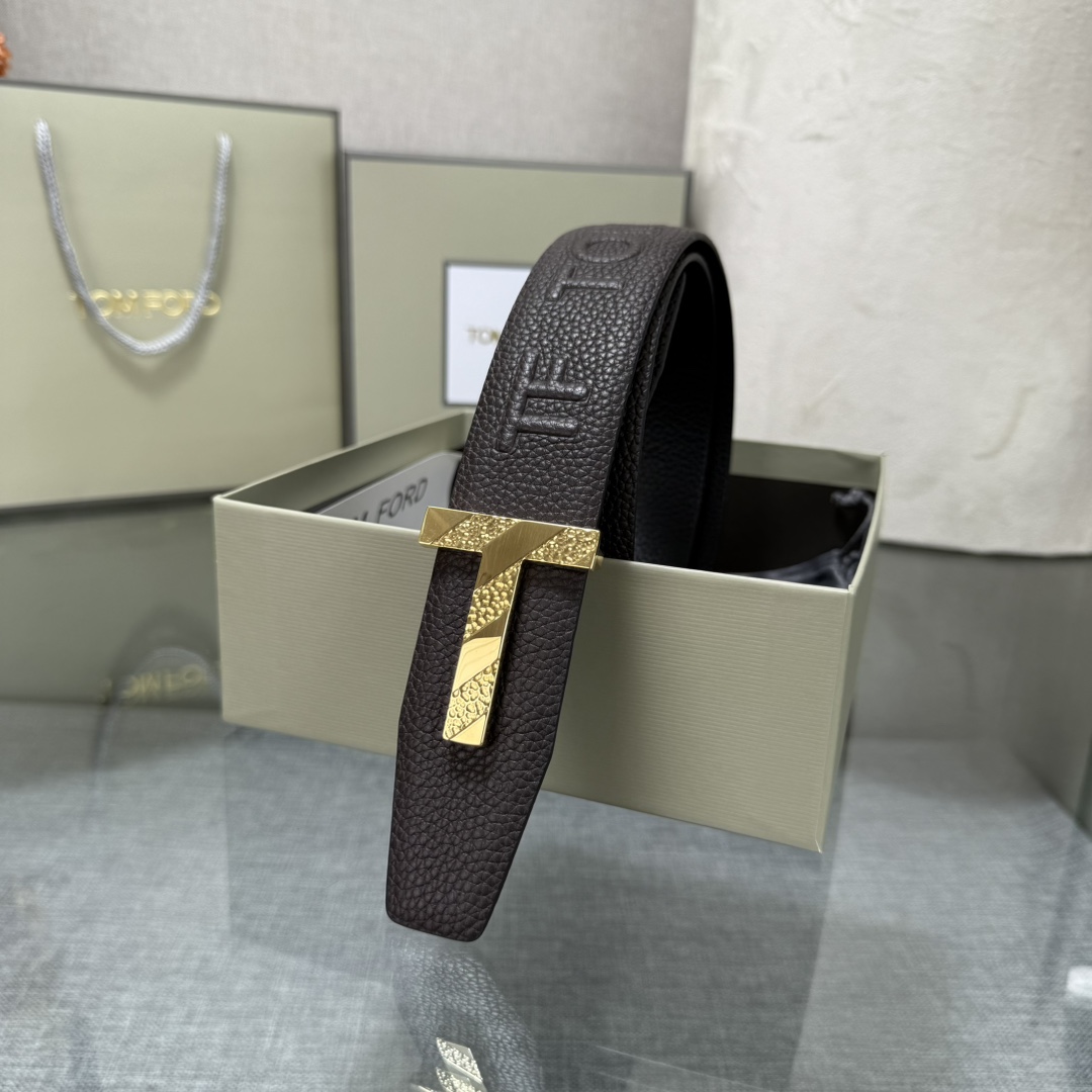 汤姆福特最新网红爆款双面头层牛皮专柜同步3.8宽新款上市了，原版牛皮，搭配铜扣，优雅，大方用的方便。谢谢