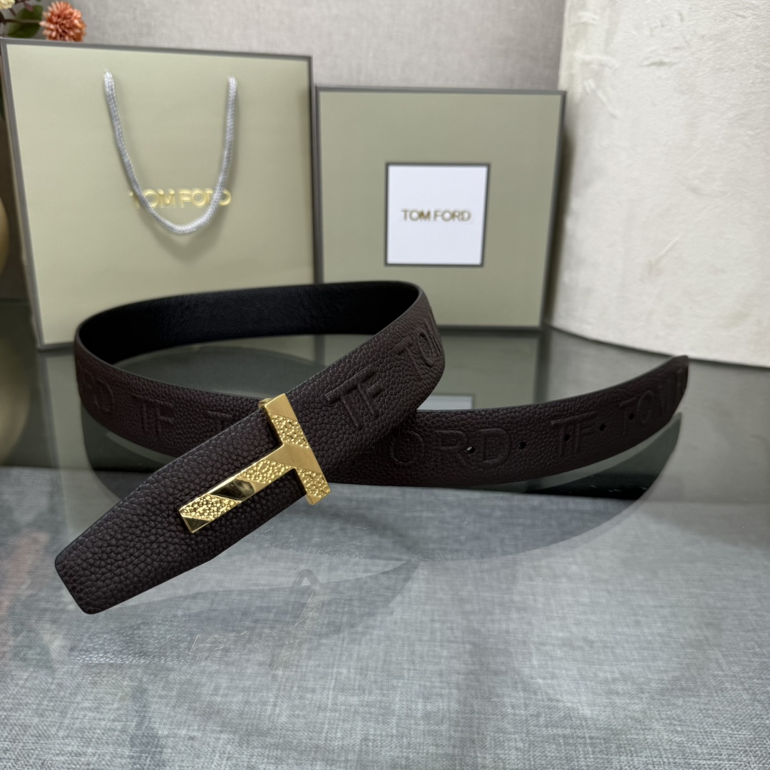 汤姆福特最新网红爆款双面头层牛皮专柜同步3.8宽新款上市了，原版牛皮，搭配铜扣，优雅，大方用的方便。谢谢