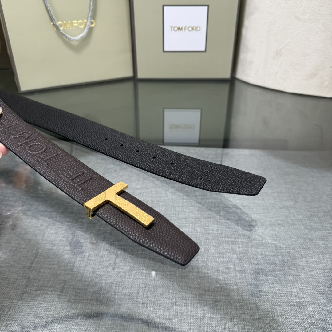 汤姆福特最新网红爆款双面头层牛皮专柜同步3.8宽新款上市了，原版牛皮，搭配铜扣，优雅，大方用的方便。谢谢