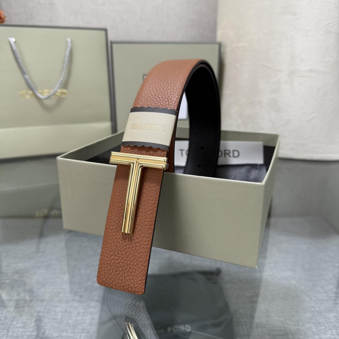 汤姆福特最新网红爆款双面头层牛皮专柜同步3.8宽新款上市了，原版牛皮，搭配铜扣，优雅，大方用的方便。谢谢