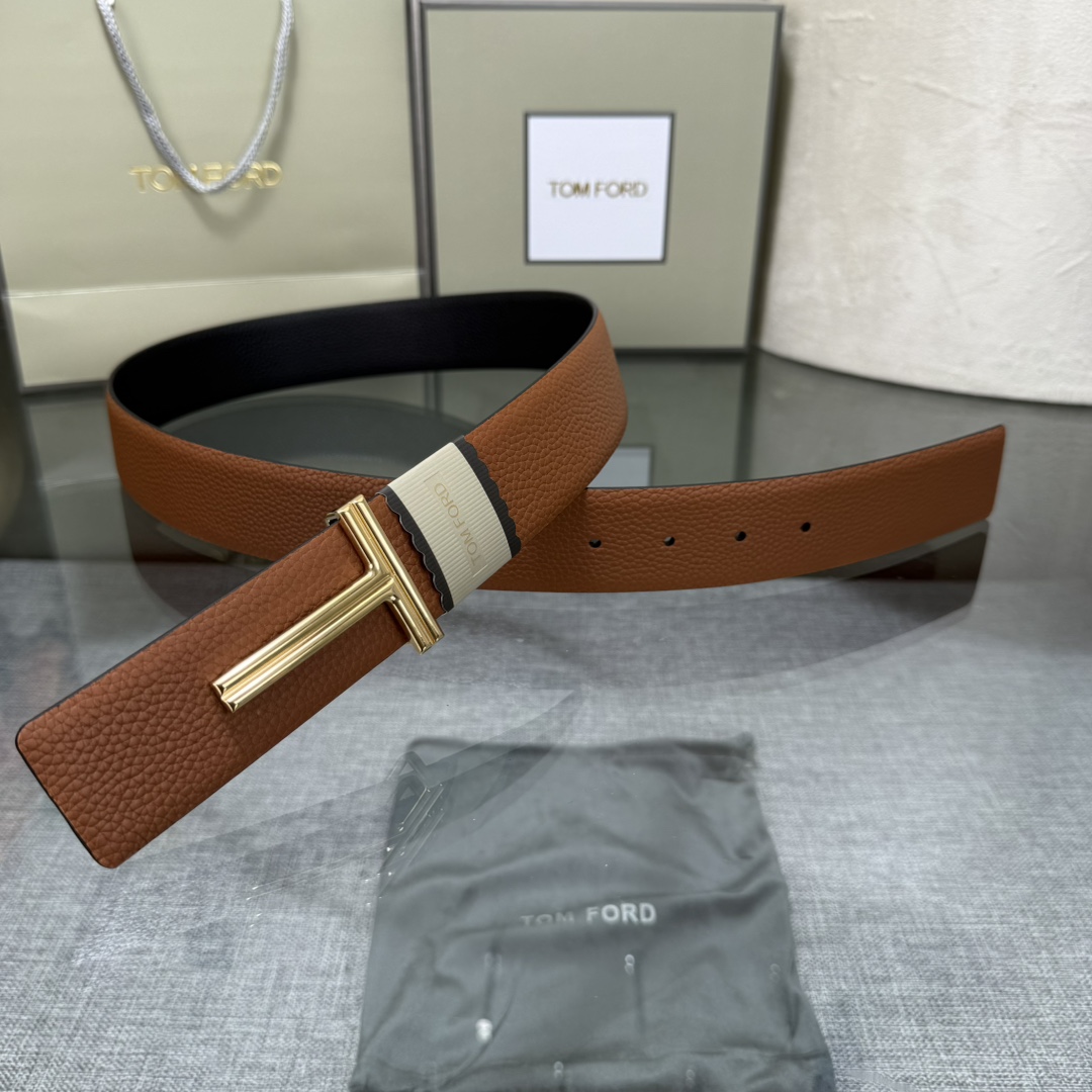 汤姆福特最新网红爆款双面头层牛皮专柜同步3.8宽新款上市了，原版牛皮，搭配铜扣，优雅，大方用的方便。谢谢