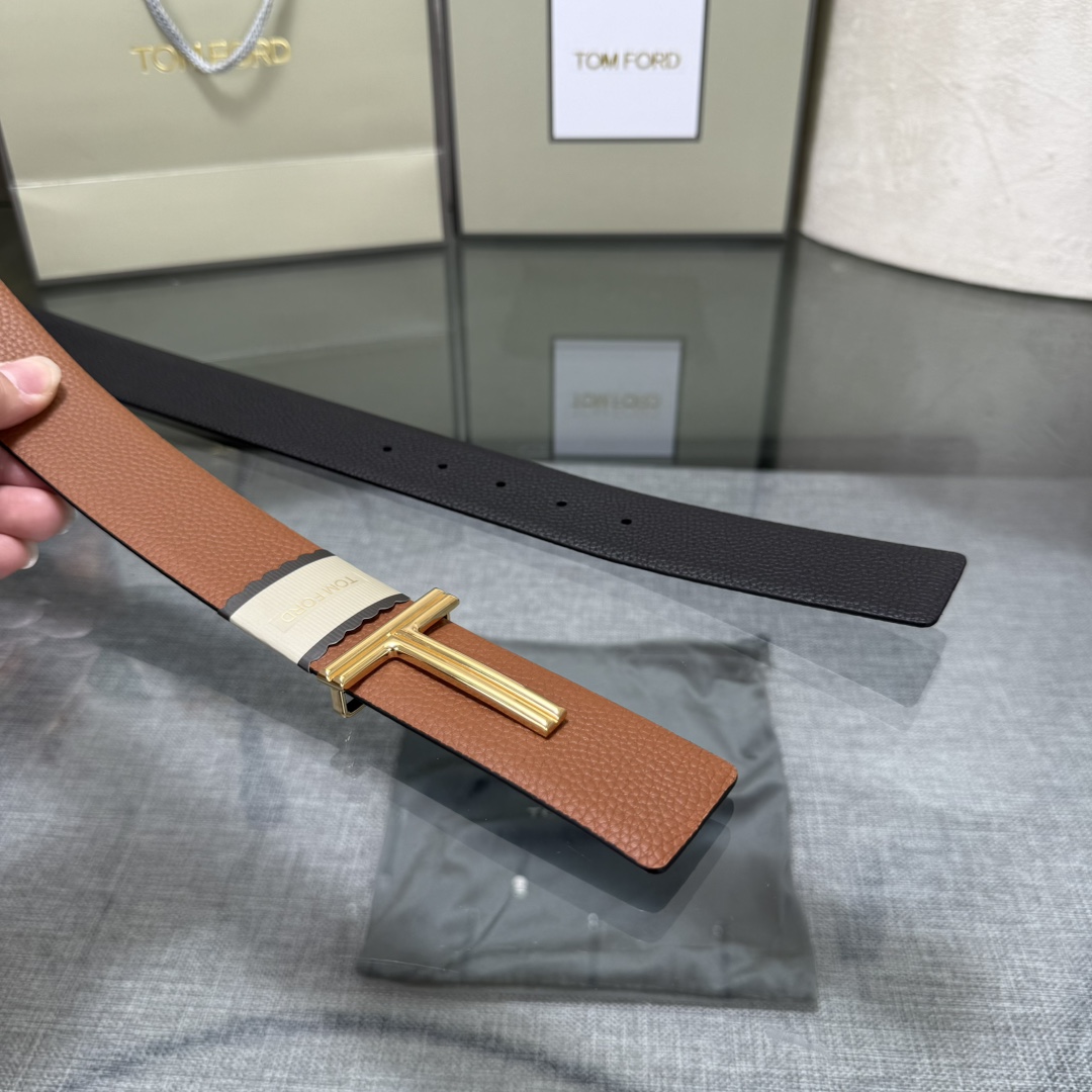 汤姆福特最新网红爆款双面头层牛皮专柜同步3.8宽新款上市了，原版牛皮，搭配铜扣，优雅，大方用的方便。谢谢