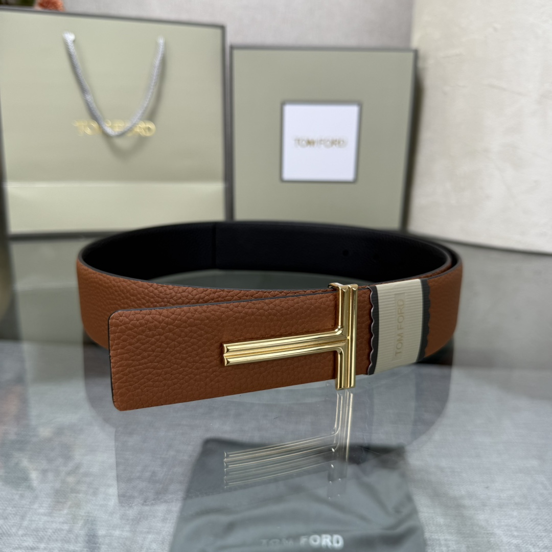 汤姆福特最新网红爆款双面头层牛皮专柜同步3.8宽新款上市了，原版牛皮，搭配铜扣，优雅，大方用的方便。谢谢