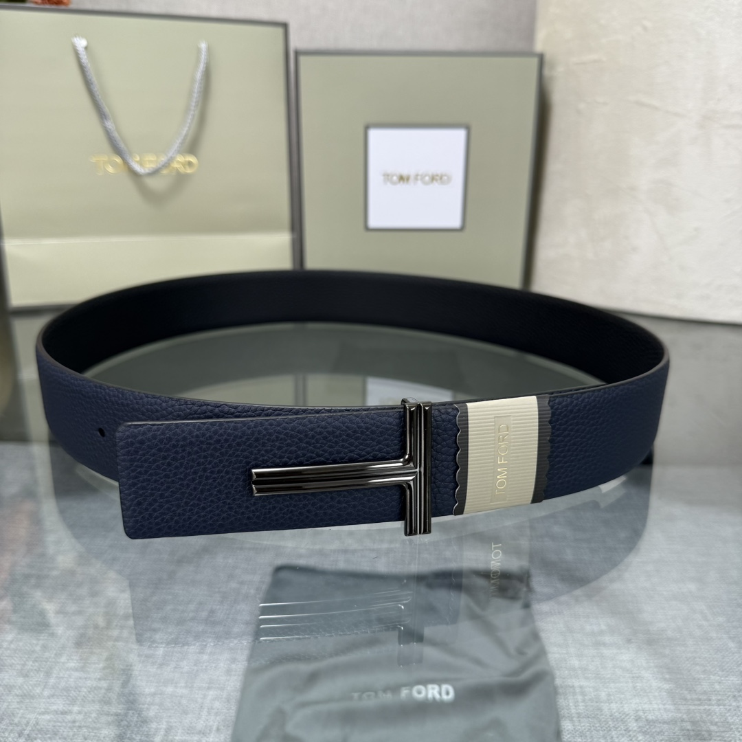 汤姆福特最新网红爆款双面头层牛皮专柜同步3.8宽新款上市了，原版牛皮，搭配铜扣，优雅，大方用的方便。谢谢