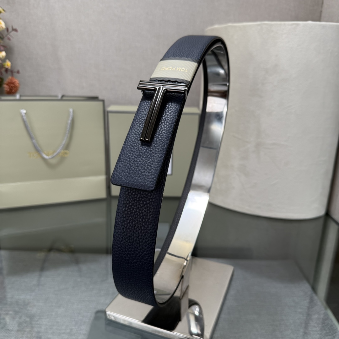 汤姆福特最新网红爆款双面头层牛皮专柜同步3.8宽新款上市了，原版牛皮，搭配铜扣，优雅，大方用的方便。谢谢