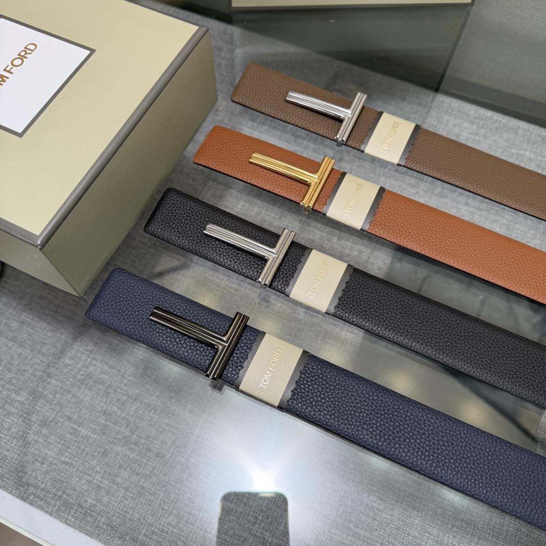 汤姆福特最新网红爆款双面头层牛皮专柜同步3.8宽新款上市了，原版牛皮，搭配铜扣，优雅，大方用的方便。谢谢