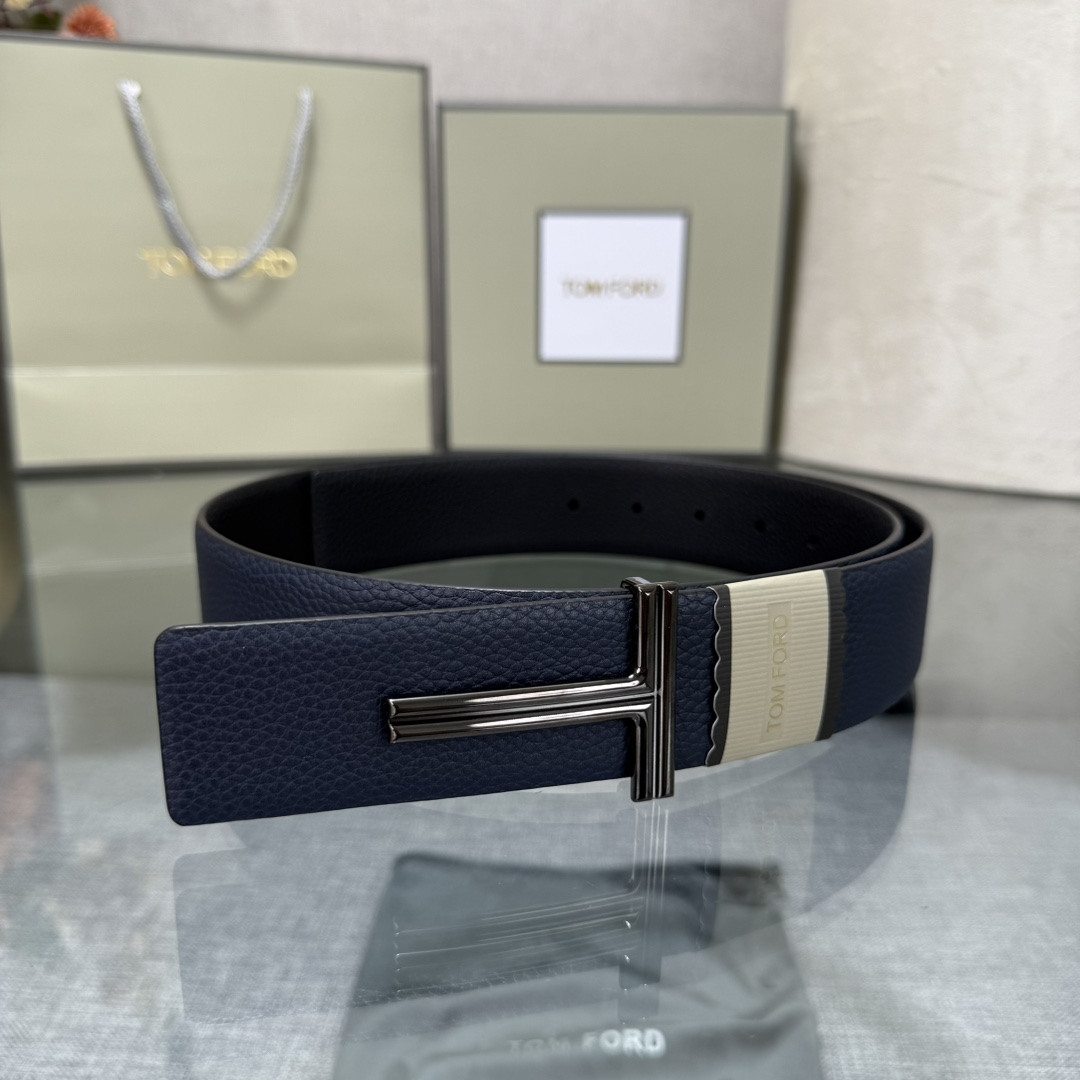 汤姆福特最新网红爆款双面头层牛皮专柜同步3.8宽新款上市了，原版牛皮，搭配铜扣，优雅，大方用的方便。谢谢