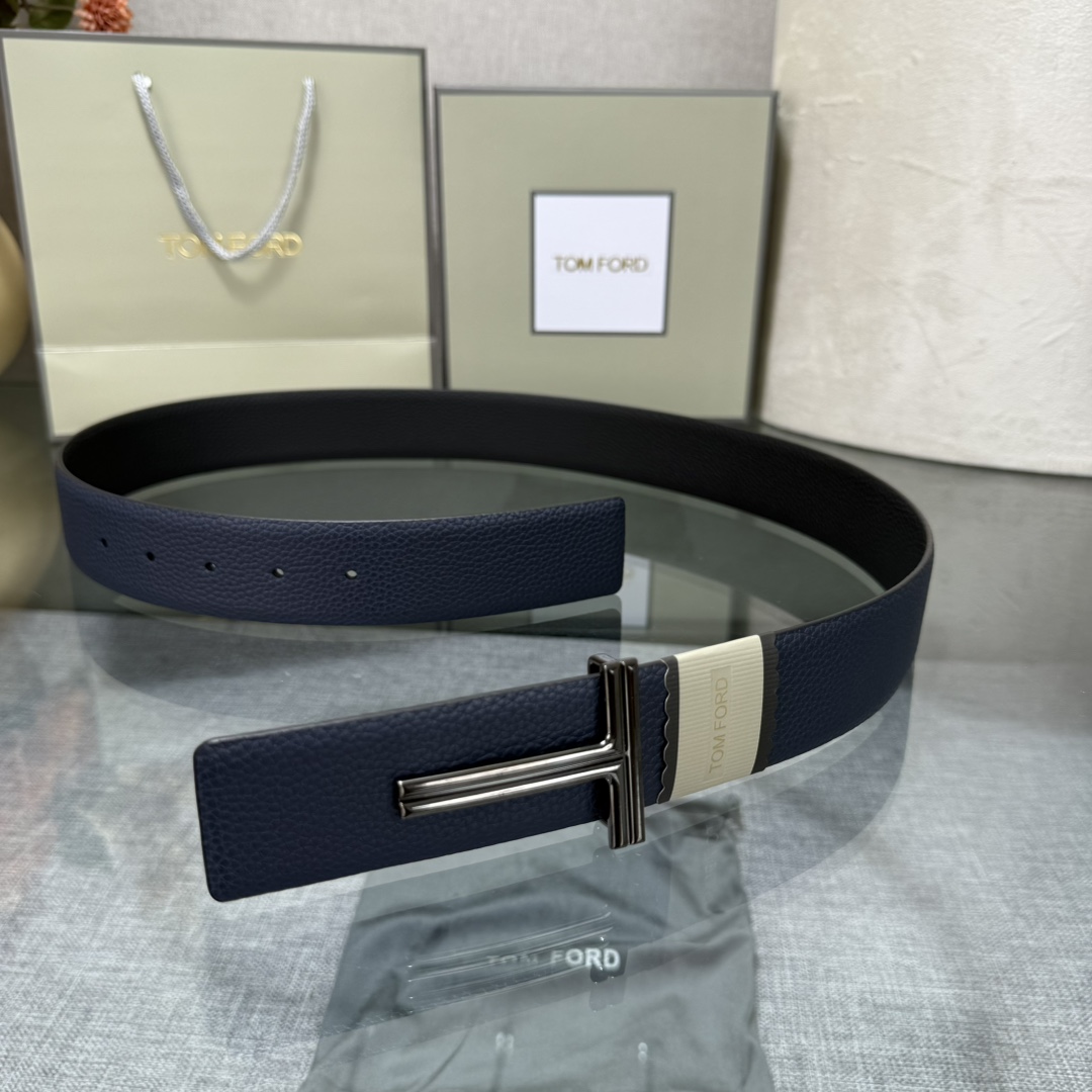 汤姆福特最新网红爆款双面头层牛皮专柜同步3.8宽新款上市了，原版牛皮，搭配铜扣，优雅，大方用的方便。谢谢