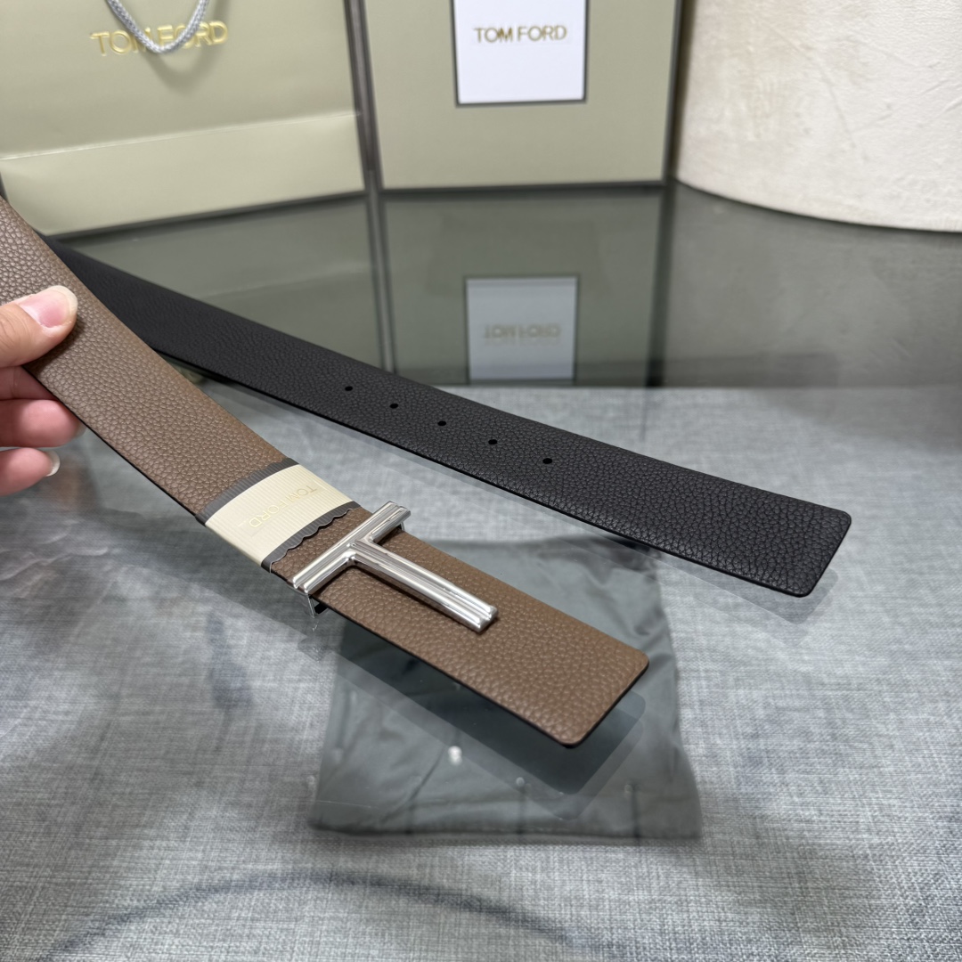 汤姆福特最新网红爆款双面头层牛皮专柜同步3.8宽新款上市了，原版牛皮，搭配铜扣，优雅，大方用的方便。谢谢