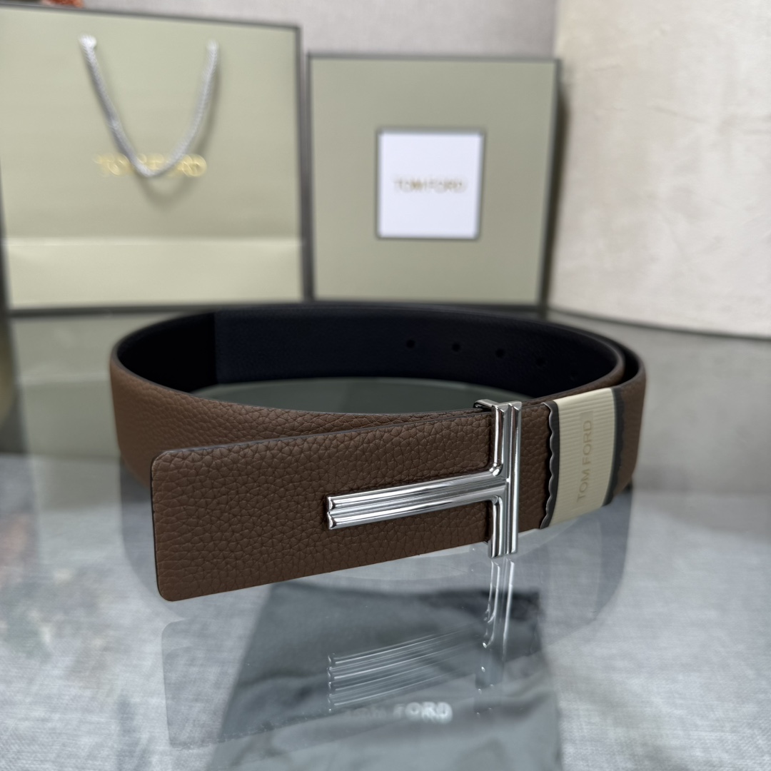 汤姆福特最新网红爆款双面头层牛皮专柜同步3.8宽新款上市了，原版牛皮，搭配铜扣，优雅，大方用的方便。谢谢