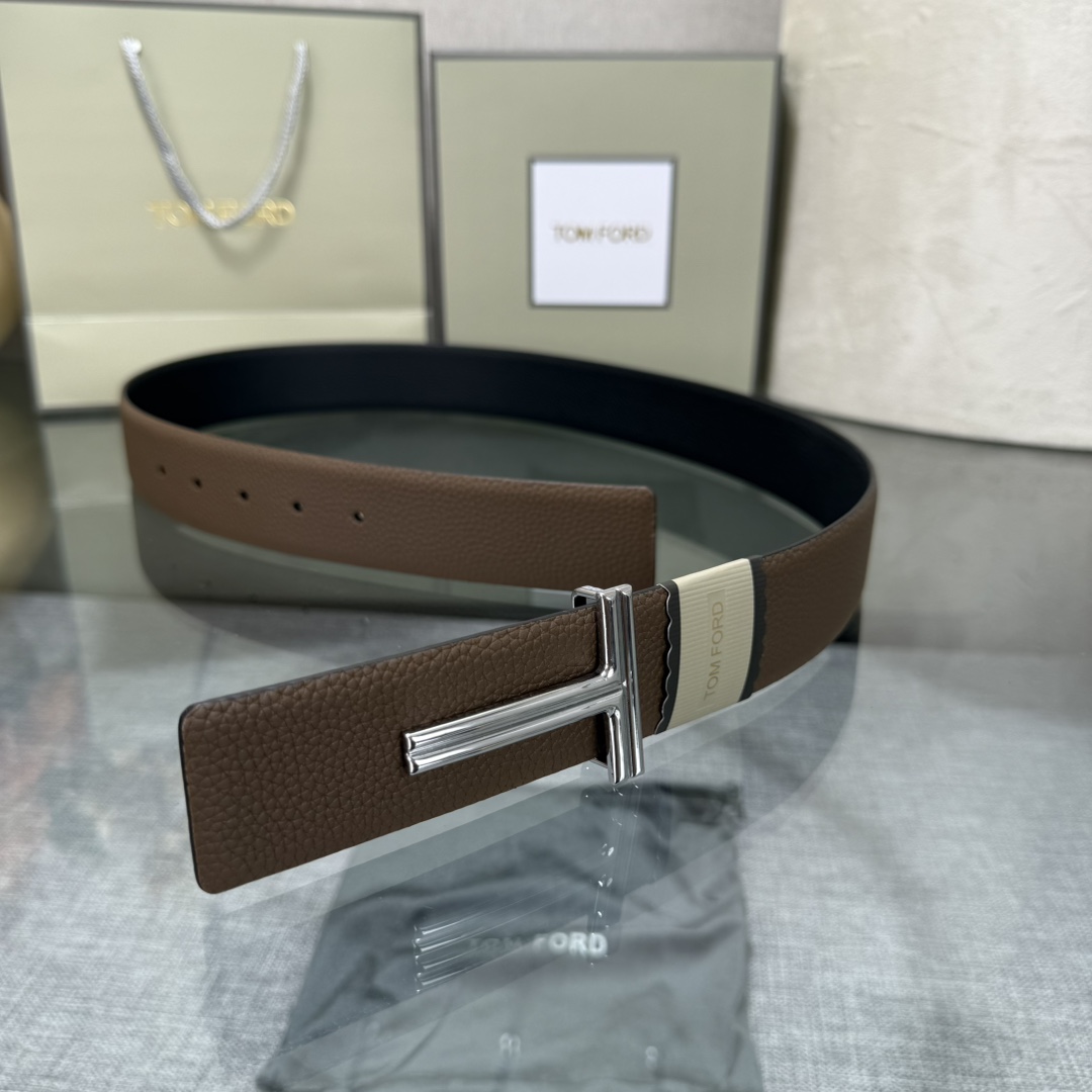 汤姆福特最新网红爆款双面头层牛皮专柜同步3.8宽新款上市了，原版牛皮，搭配铜扣，优雅，大方用的方便。谢谢