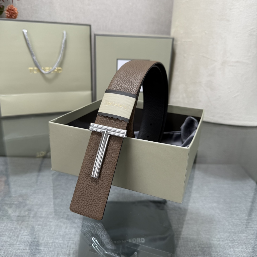 汤姆福特最新网红爆款双面头层牛皮专柜同步3.8宽新款上市了，原版牛皮，搭配铜扣，优雅，大方用的方便。谢谢