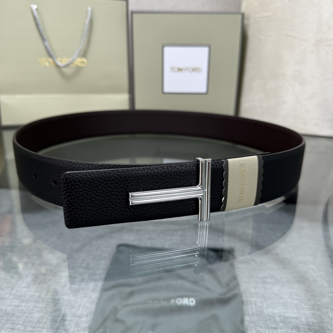 汤姆福特最新网红爆款双面头层牛皮专柜同步3.8宽新款上市了，原版牛皮，搭配铜扣，优雅，大方用的方便。谢谢