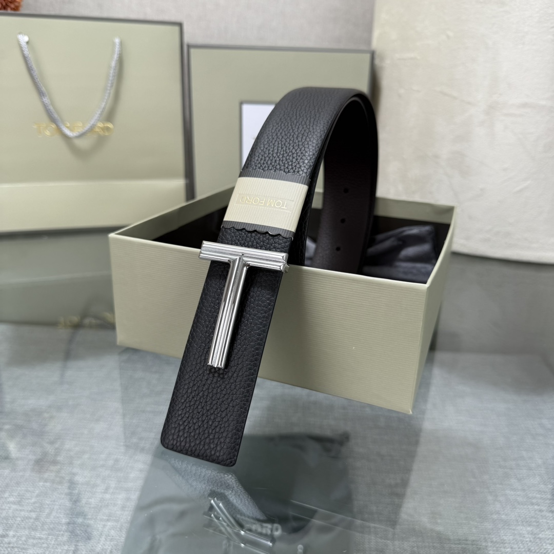 汤姆福特最新网红爆款双面头层牛皮专柜同步3.8宽新款上市了，原版牛皮，搭配铜扣，优雅，大方用的方便。谢谢