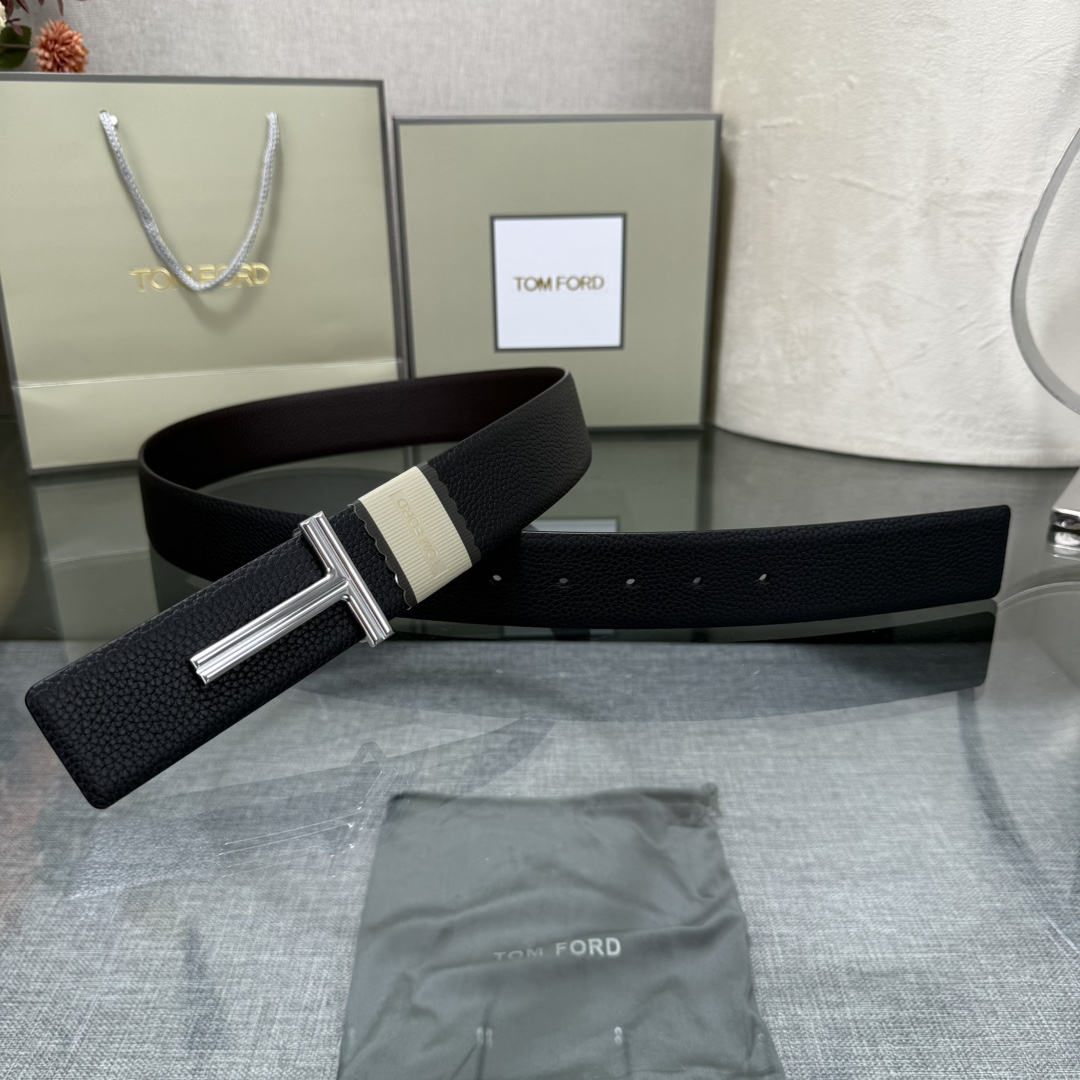 汤姆福特最新网红爆款双面头层牛皮专柜同步3.8宽新款上市了，原版牛皮，搭配铜扣，优雅，大方用的方便。谢谢