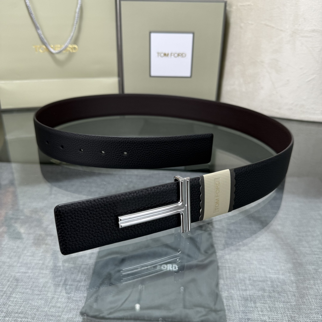 汤姆福特最新网红爆款双面头层牛皮专柜同步3.8宽新款上市了，原版牛皮，搭配铜扣，优雅，大方用的方便。谢谢