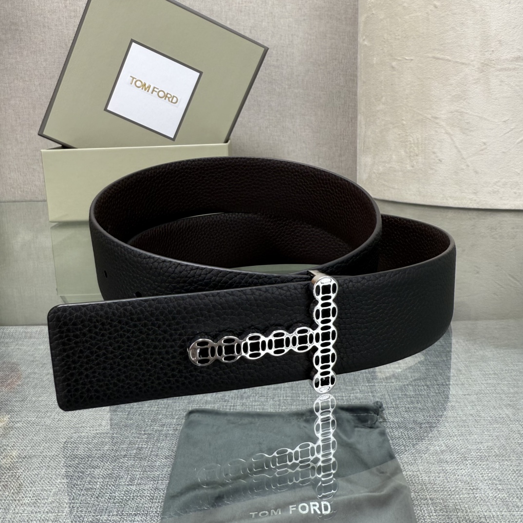 汤姆福特最新网红爆款双面头层牛皮专柜同步3.8宽新款上市了，原版牛皮，搭配铜扣，优雅，大方用的方便。谢谢