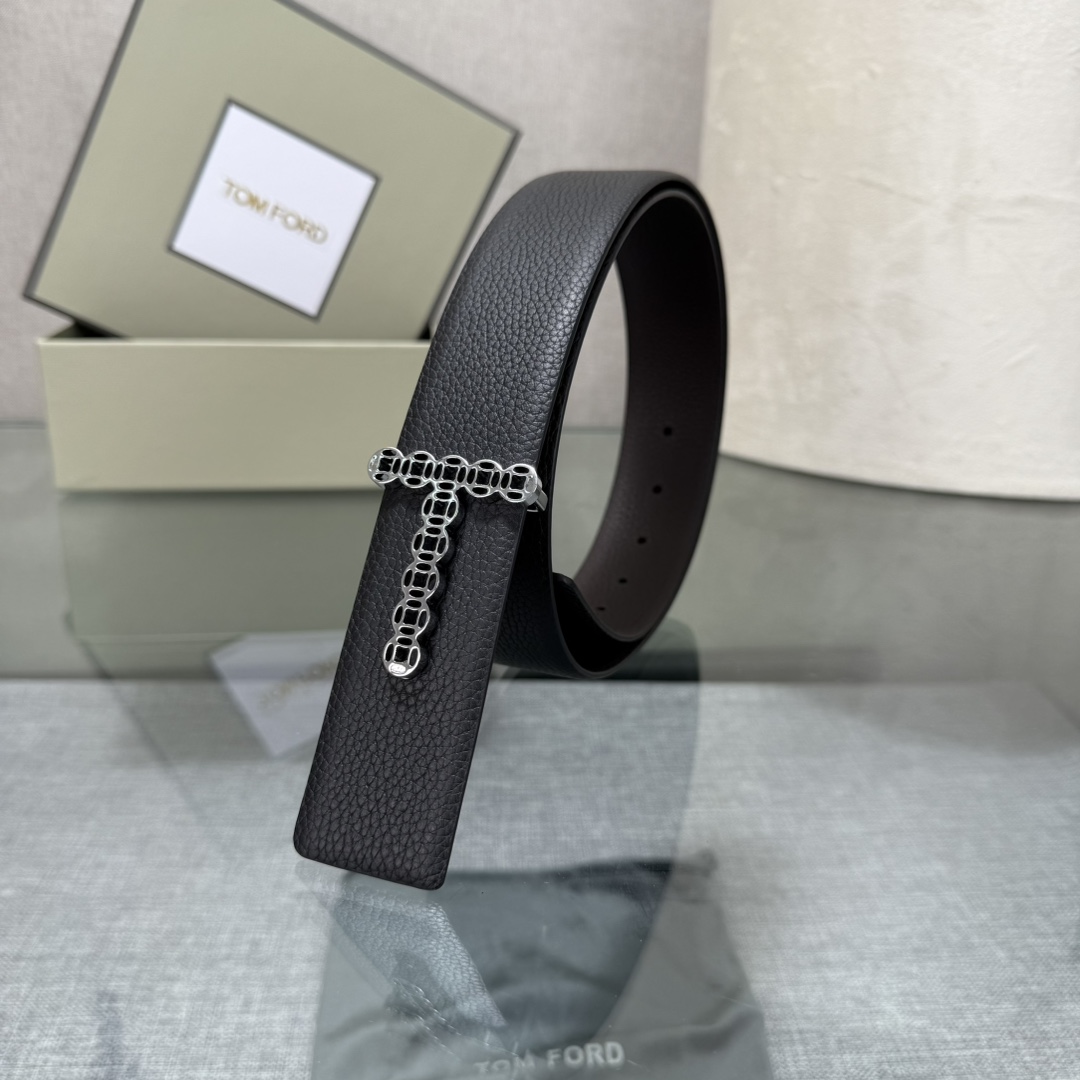 汤姆福特最新网红爆款双面头层牛皮专柜同步3.8宽新款上市了，原版牛皮，搭配铜扣，优雅，大方用的方便。谢谢