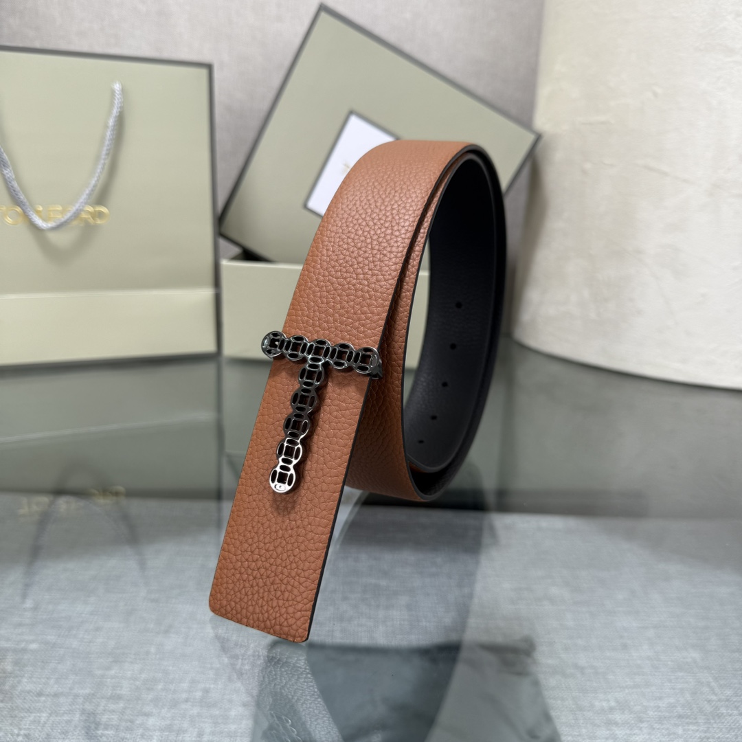 汤姆福特最新网红爆款双面头层牛皮专柜同步3.8宽新款上市了，原版牛皮，搭配铜扣，优雅，大方用的方便。谢谢