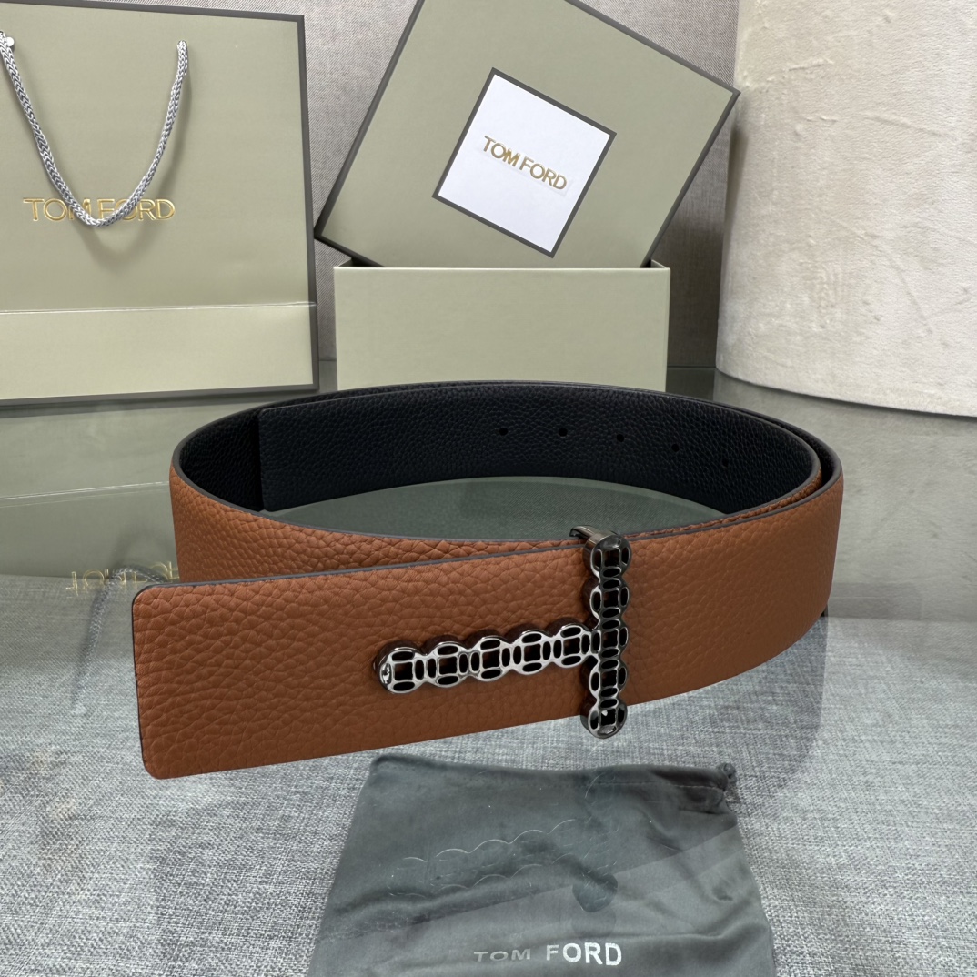 汤姆福特最新网红爆款双面头层牛皮专柜同步3.8宽新款上市了，原版牛皮，搭配铜扣，优雅，大方用的方便。谢谢