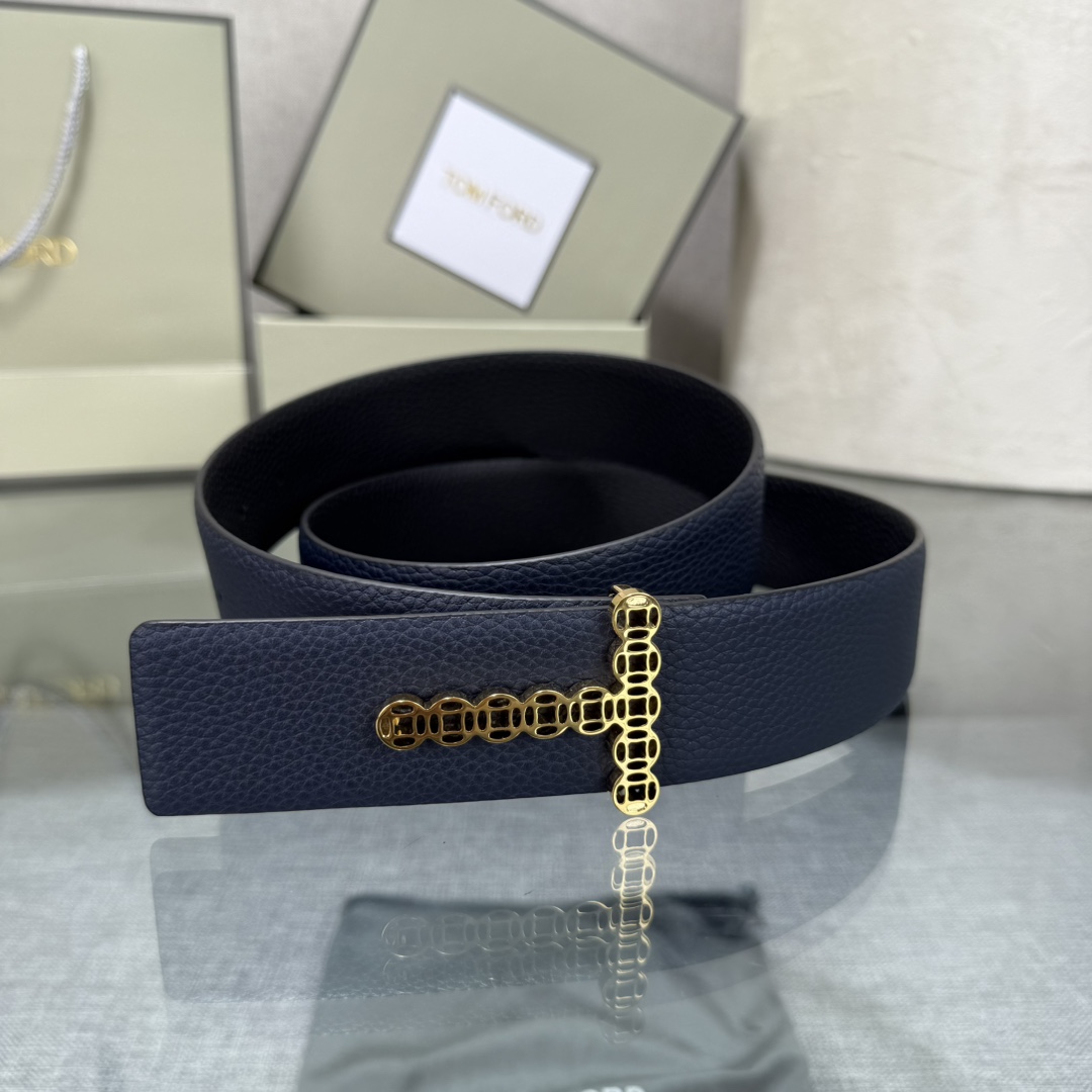 汤姆福特最新网红爆款双面头层牛皮专柜同步3.8宽新款上市了，原版牛皮，搭配铜扣，优雅，大方用的方便。谢谢