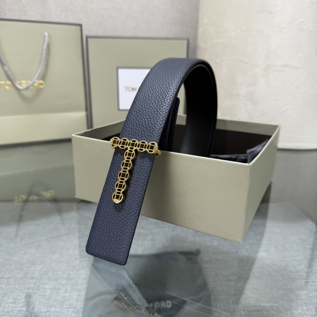 汤姆福特最新网红爆款双面头层牛皮专柜同步3.8宽新款上市了，原版牛皮，搭配铜扣，优雅，大方用的方便。谢谢