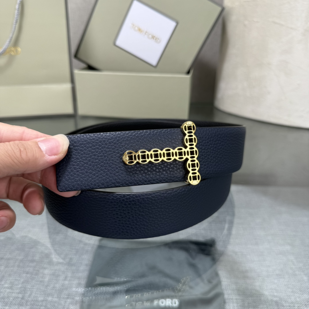 汤姆福特最新网红爆款双面头层牛皮专柜同步3.8宽新款上市了，原版牛皮，搭配铜扣，优雅，大方用的方便。谢谢